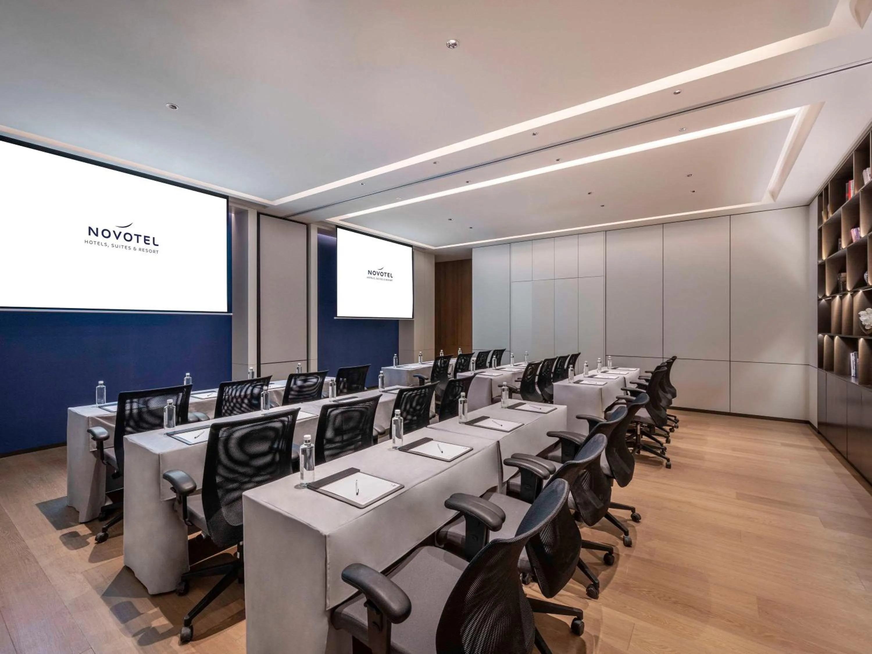 Meeting/conference room in DoubleTree by Hilton Shanghai Jing'an