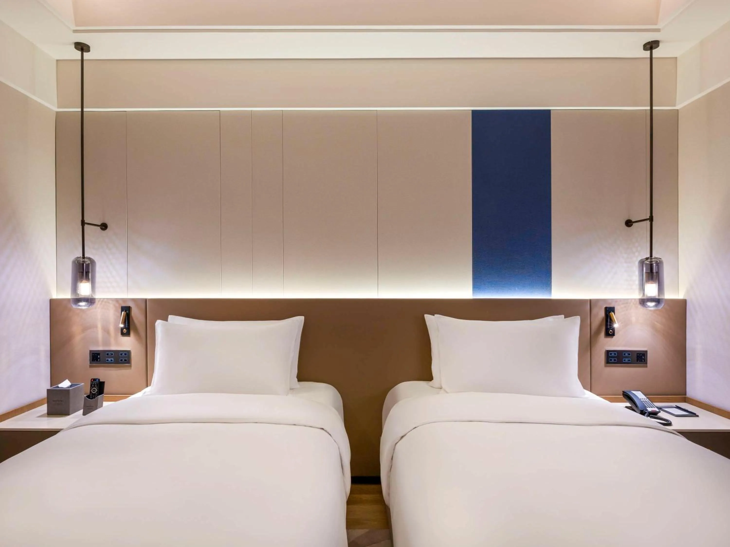 Bedroom, Bed in DoubleTree by Hilton Shanghai Jing'an