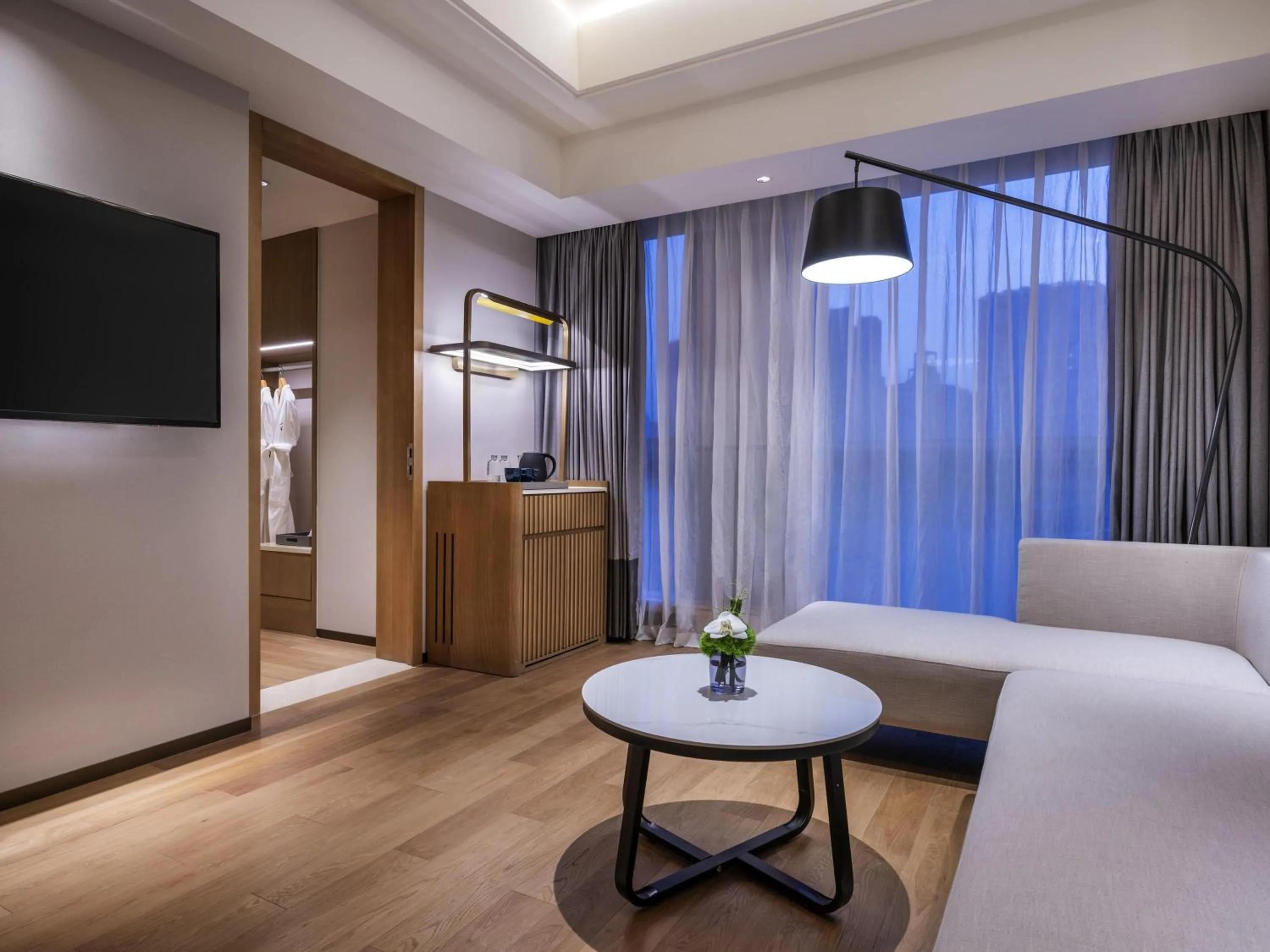 Photo of the whole room, Bed in Novotel Shanghai JingAn