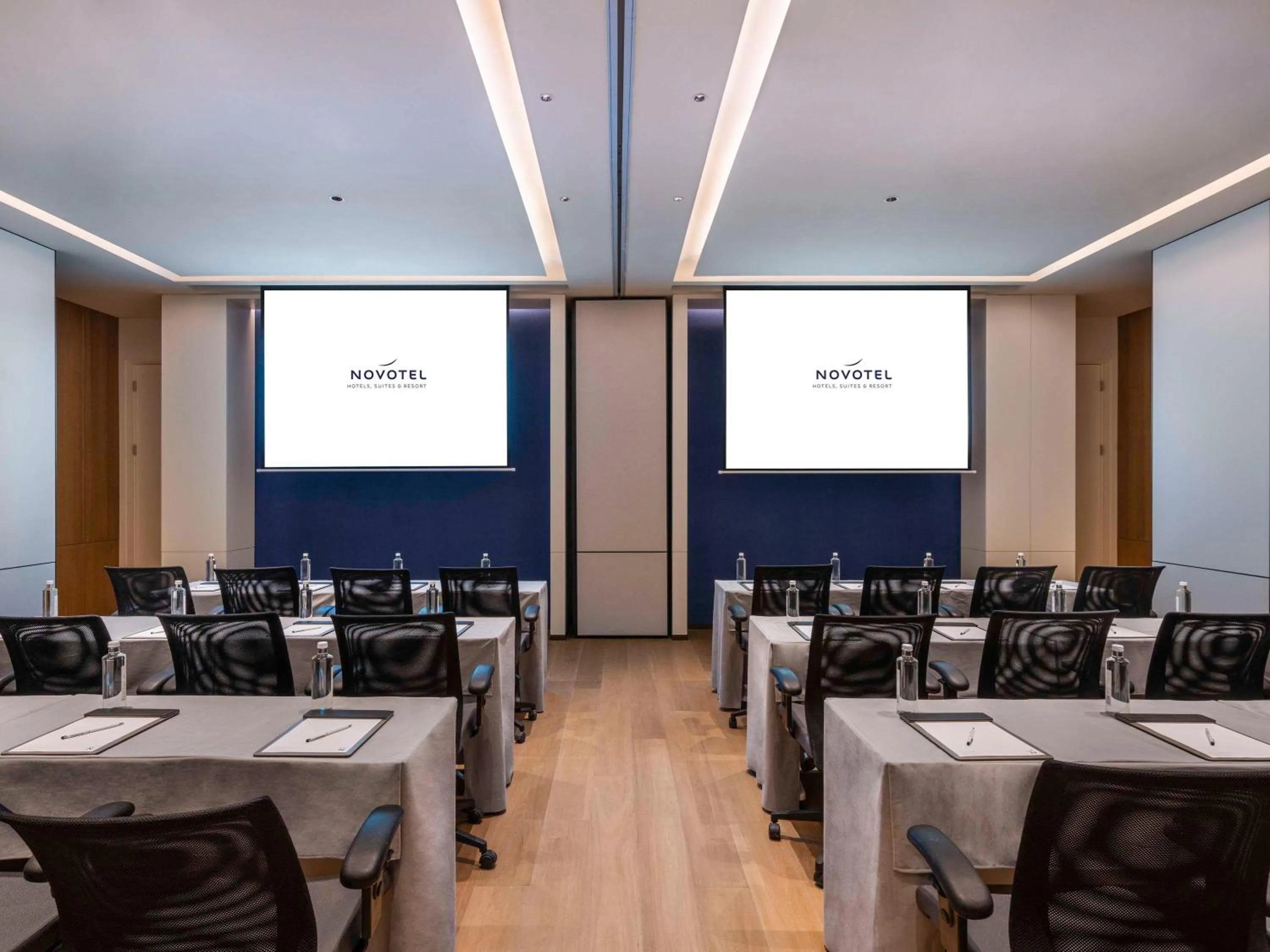 Meeting/conference room in DoubleTree by Hilton Shanghai Jing'an