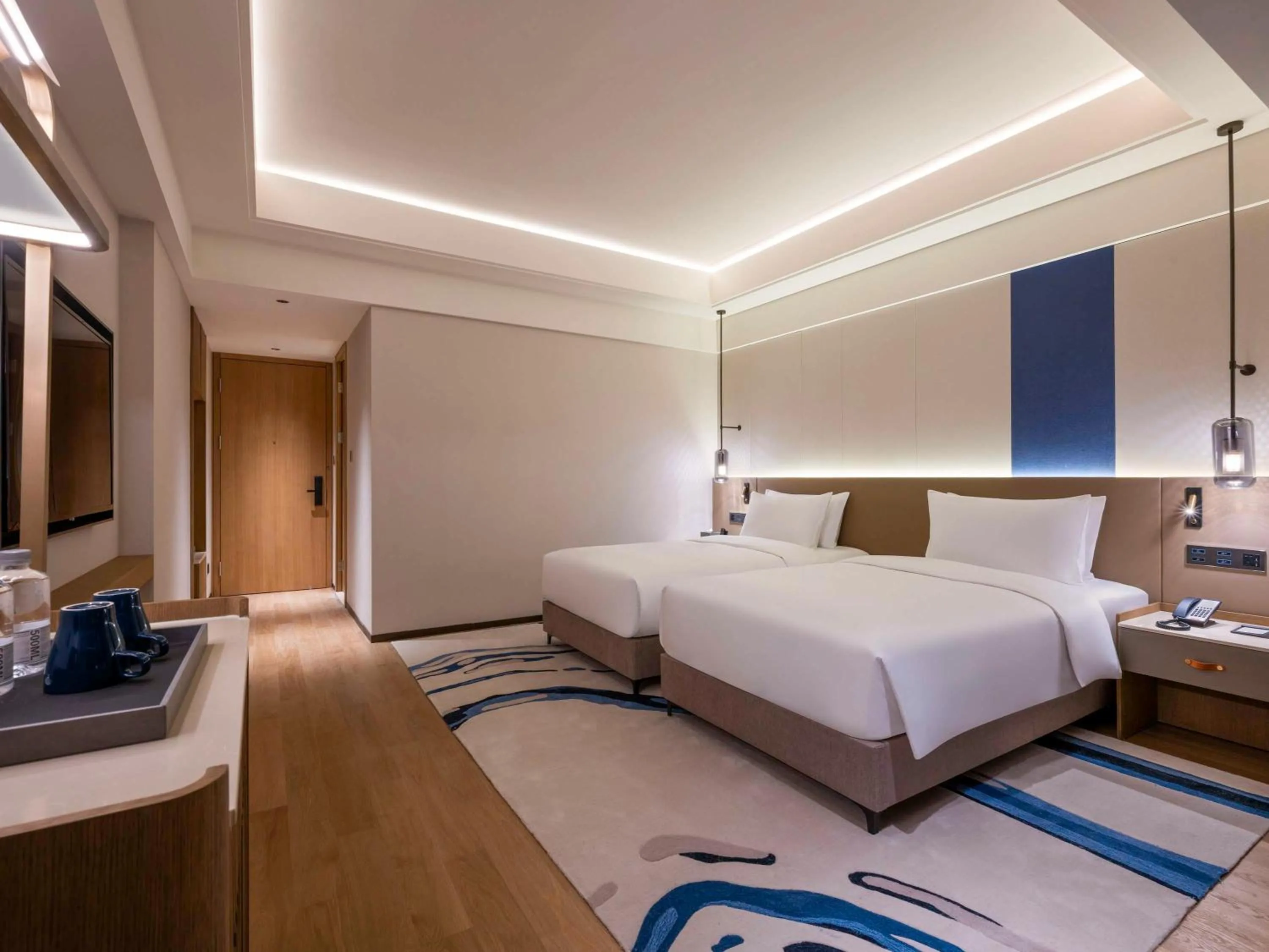 Bedroom, Bed in DoubleTree by Hilton Shanghai Jing'an