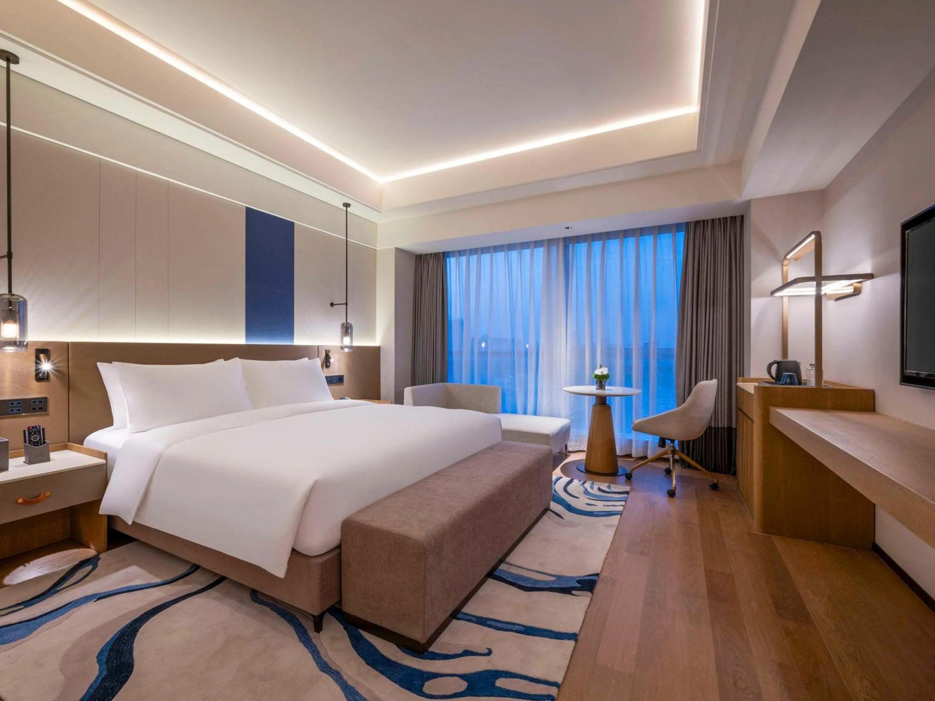 Bedroom, Bed in DoubleTree by Hilton Shanghai Jing'an