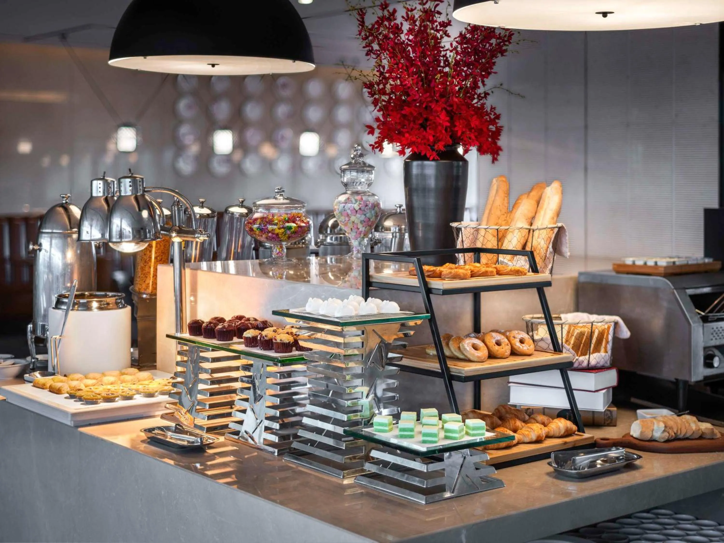 Restaurant/places to eat in Novotel Hangzhou East Railway Station