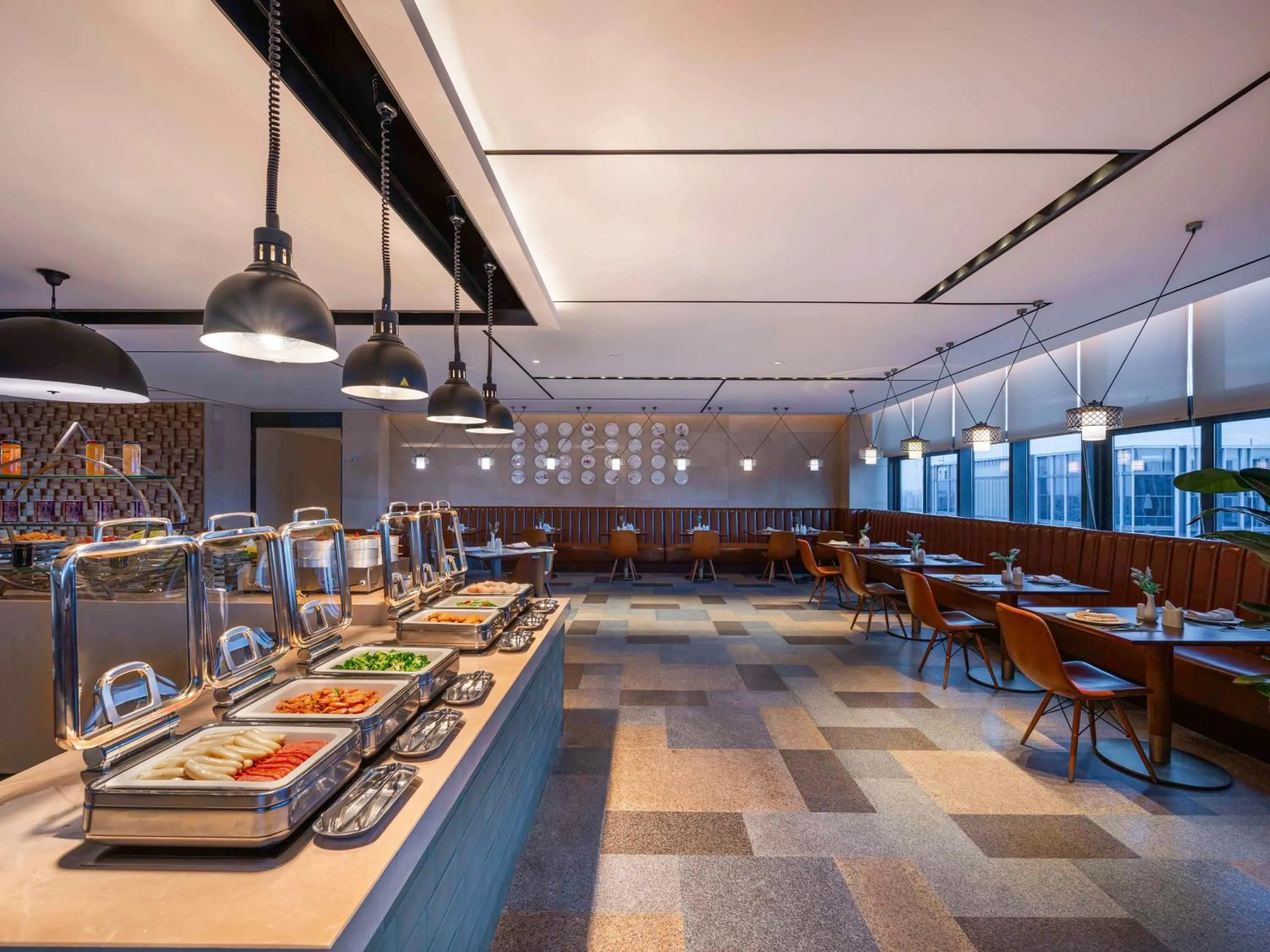 Restaurant/places to eat in Novotel Hangzhou East Railway Station