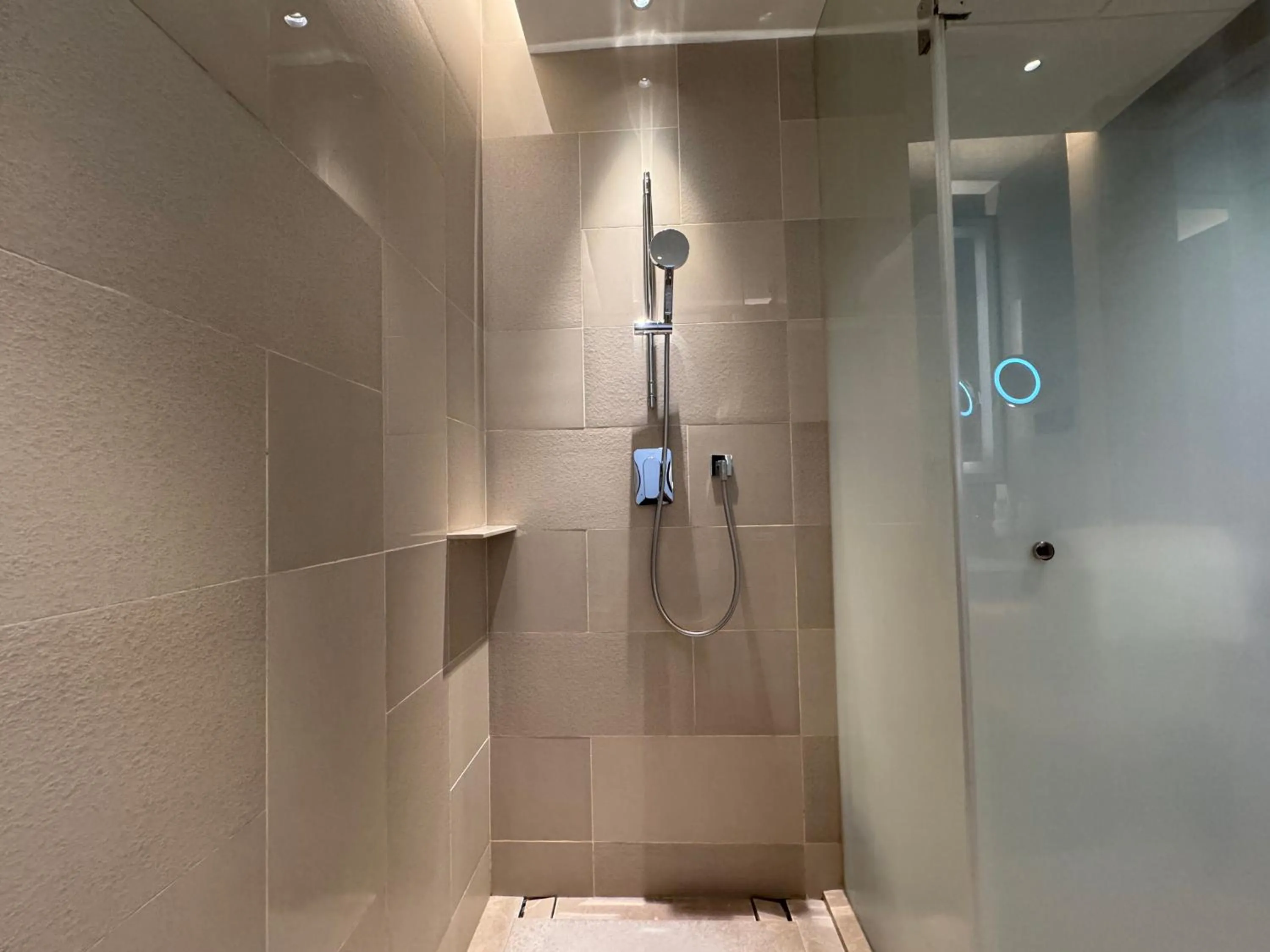 Shower in Novotel Hangzhou East Railway Station