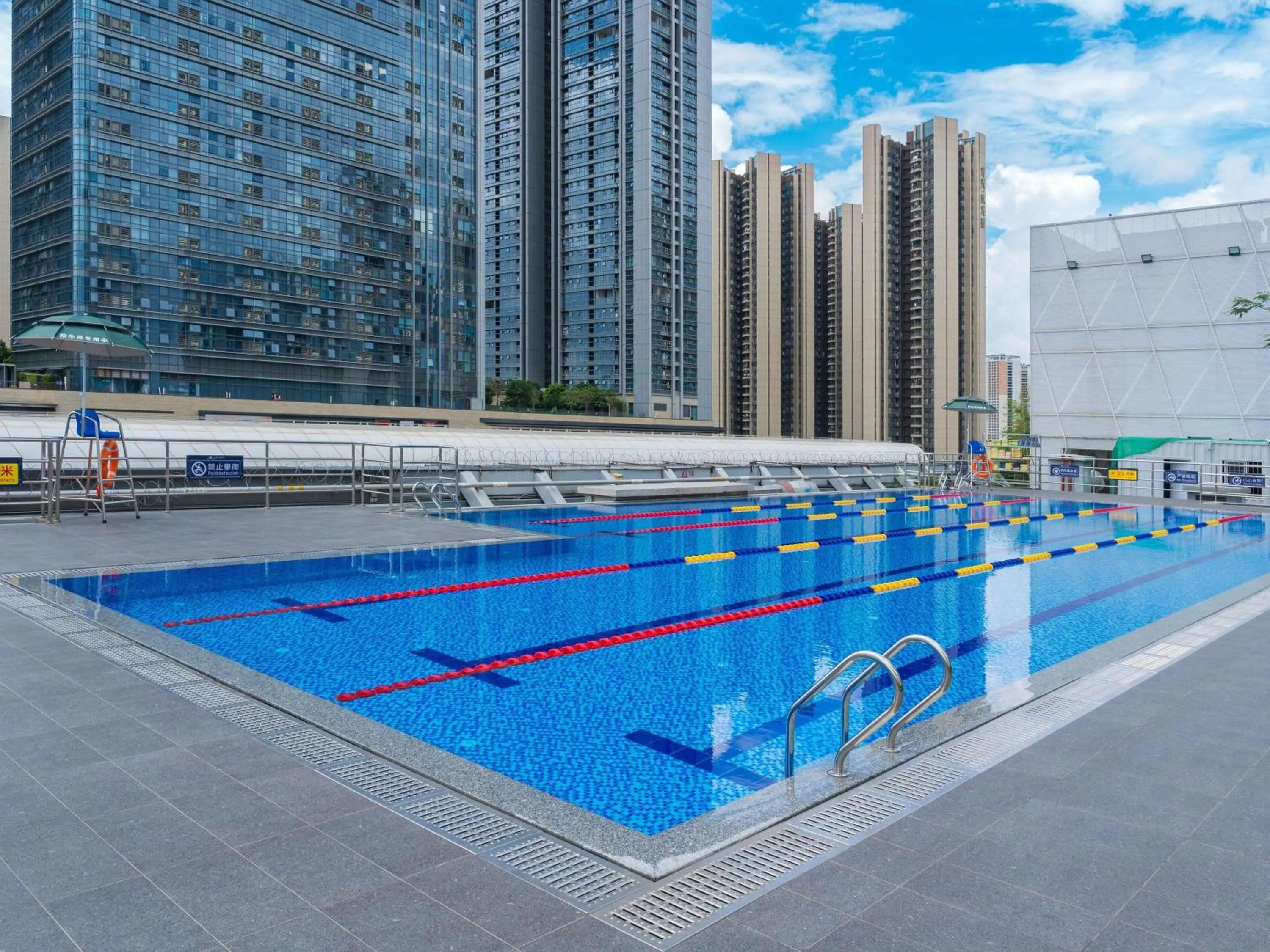 Pool view in Grand Mercure Shenzhen Guangming