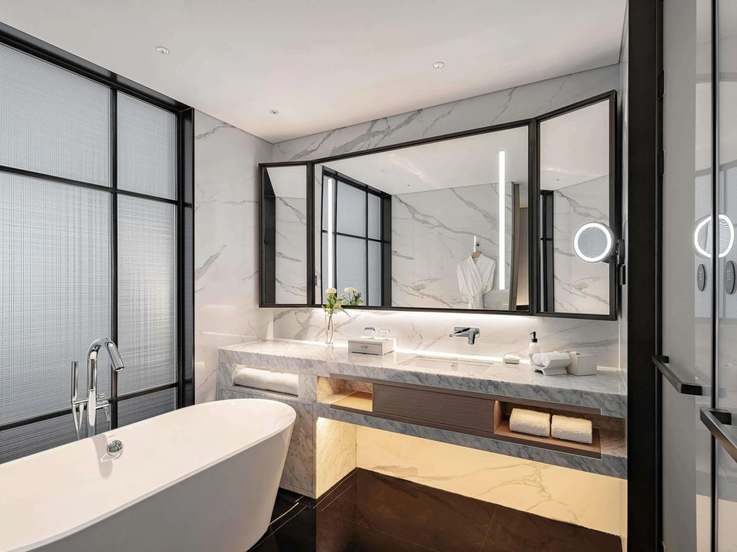 Bedroom in Grand Mercure Shenzhen Guangming