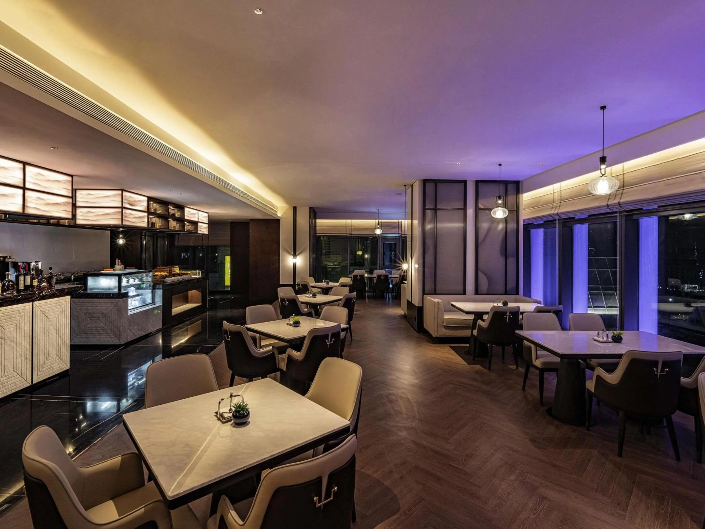 Restaurant/places to eat in Grand Mercure Shenzhen Guangming