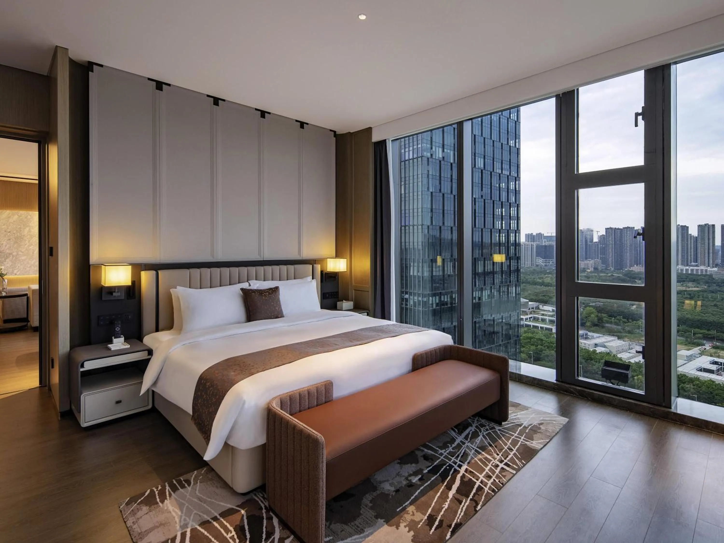 Bedroom, Bed in Grand Mercure Shenzhen Guangming