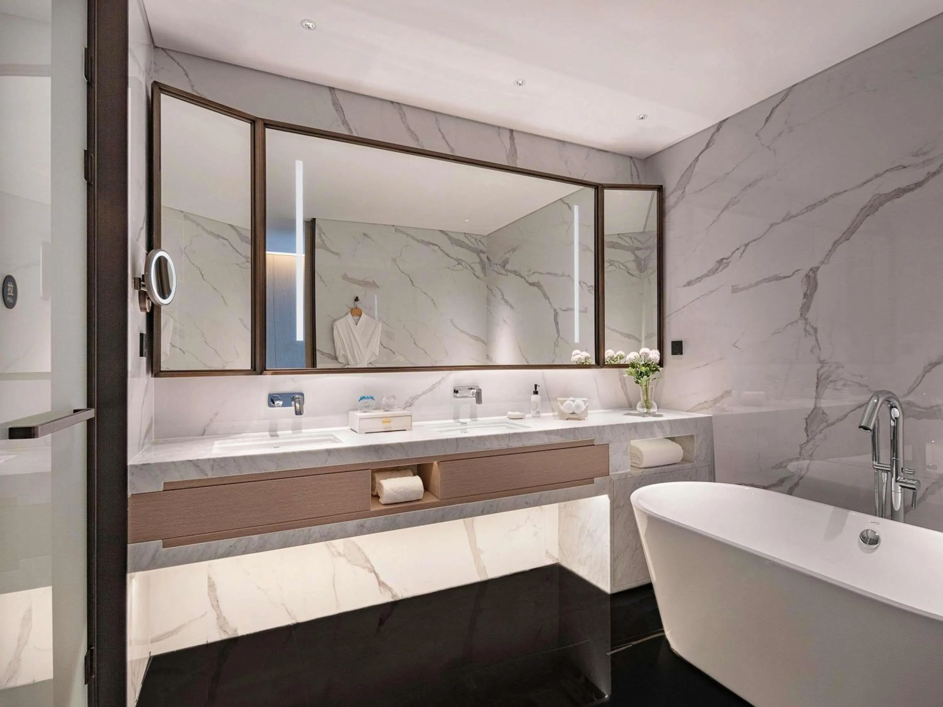 Bedroom in Grand Mercure Shenzhen Guangming