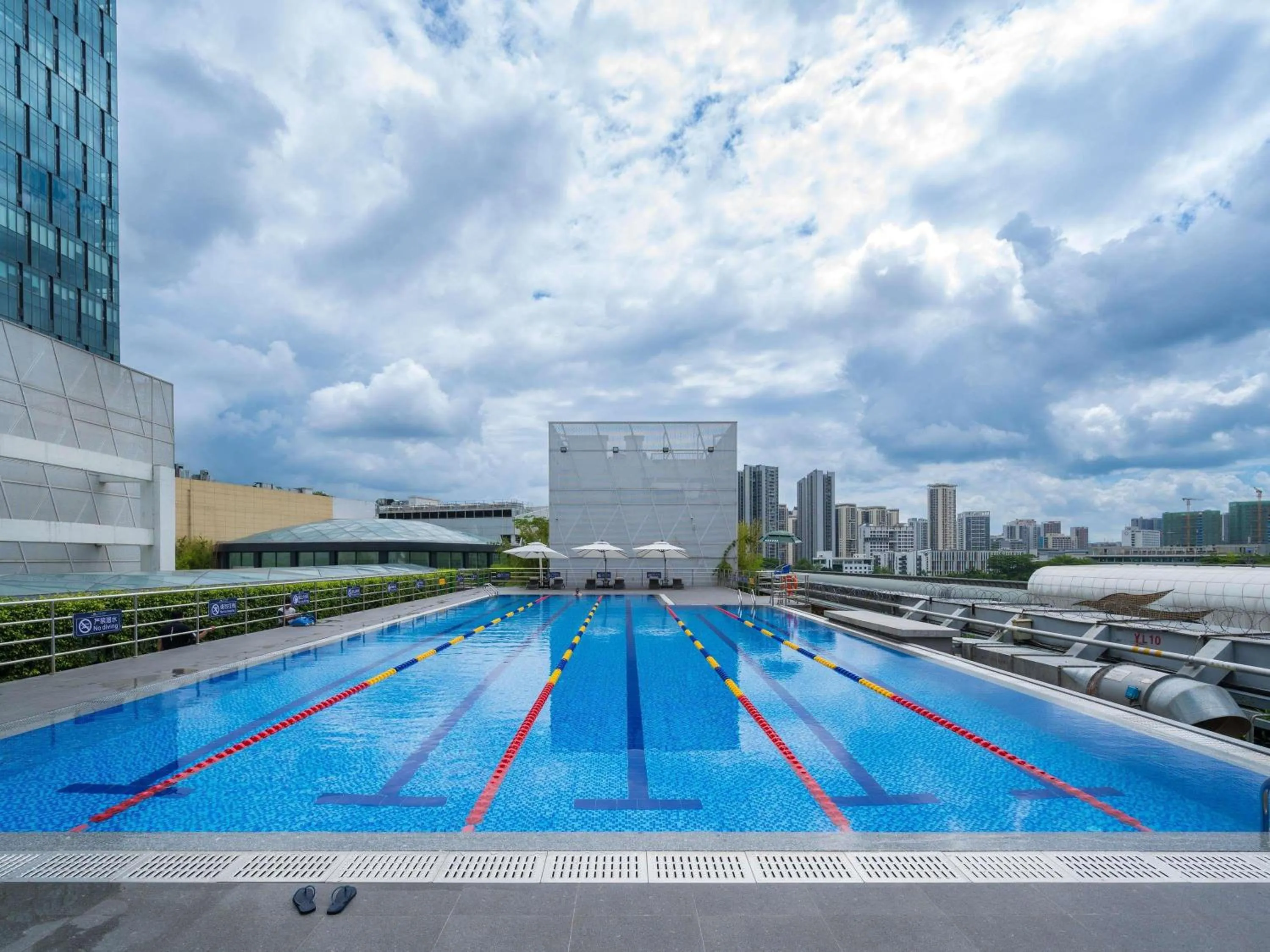 Pool view in Grand Mercure Shenzhen Guangming
