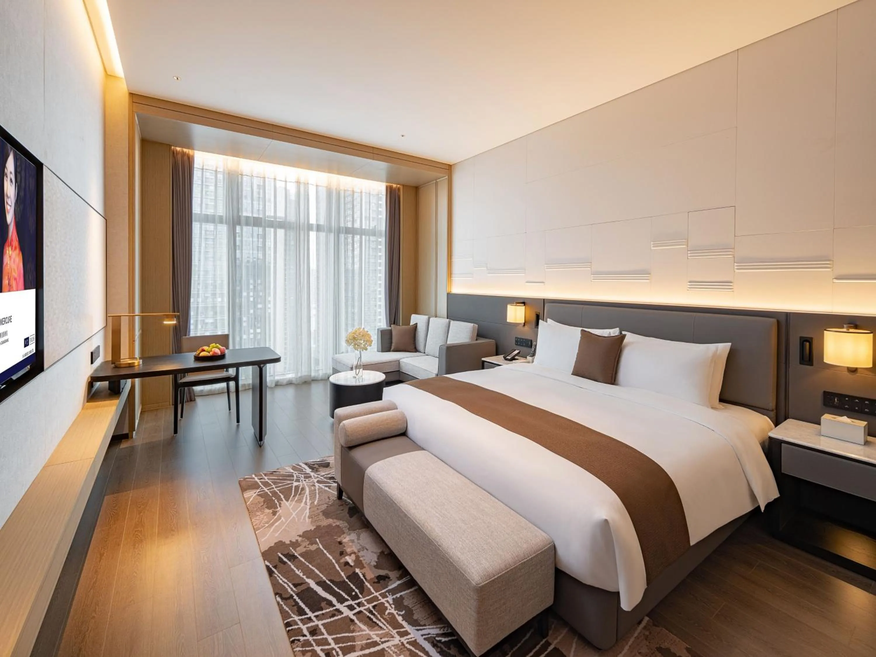 Bed in Grand Mercure Shenzhen Guangming