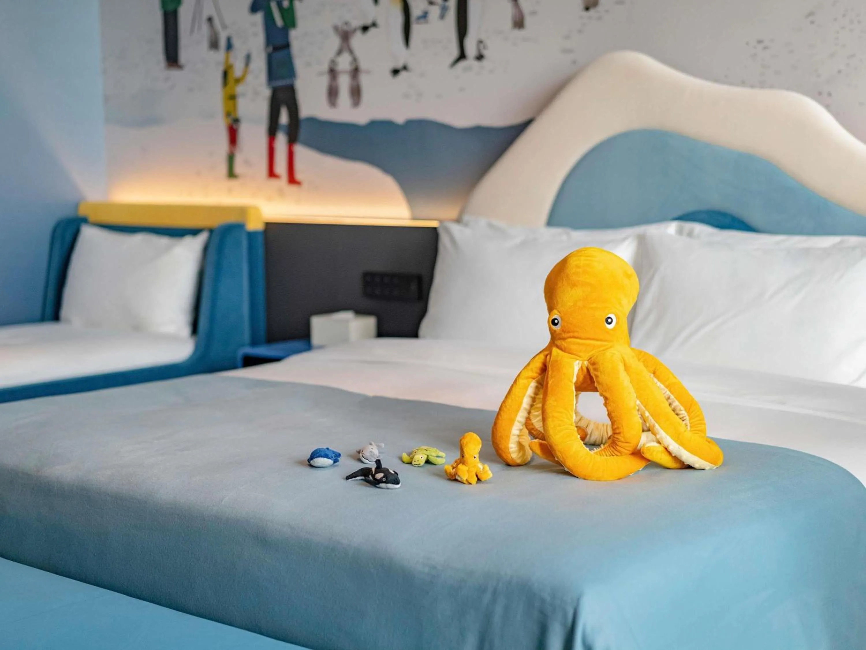 Bedroom, Bed in Grand Mercure Shenzhen Guangming