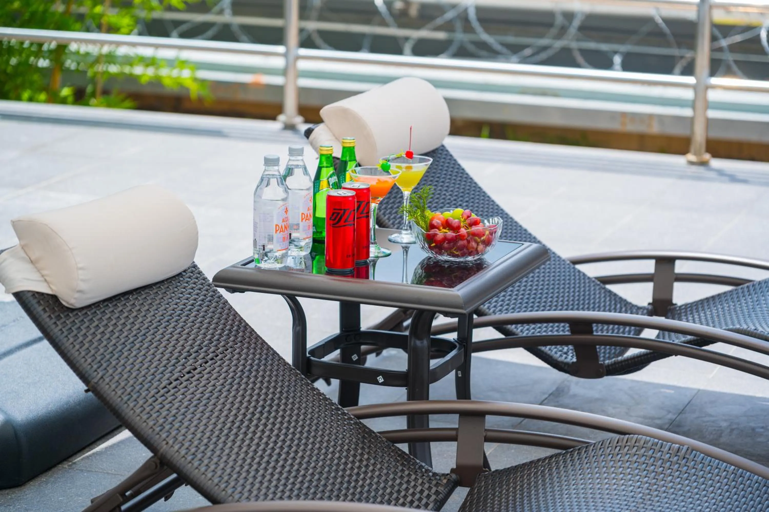 Swimming pool in Grand Mercure Shenzhen Guangming