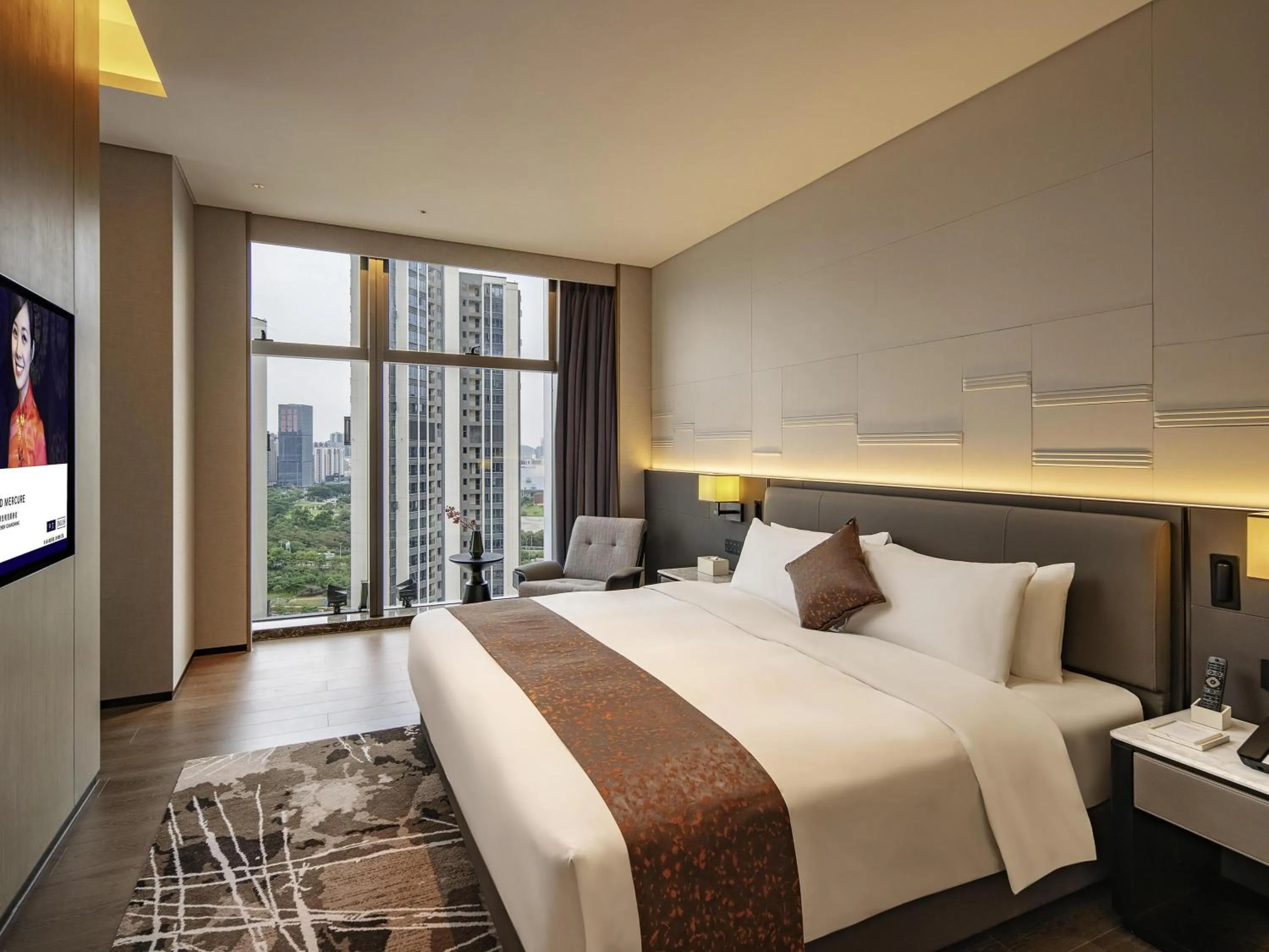 Bedroom, Bed in Grand Mercure Shenzhen Guangming