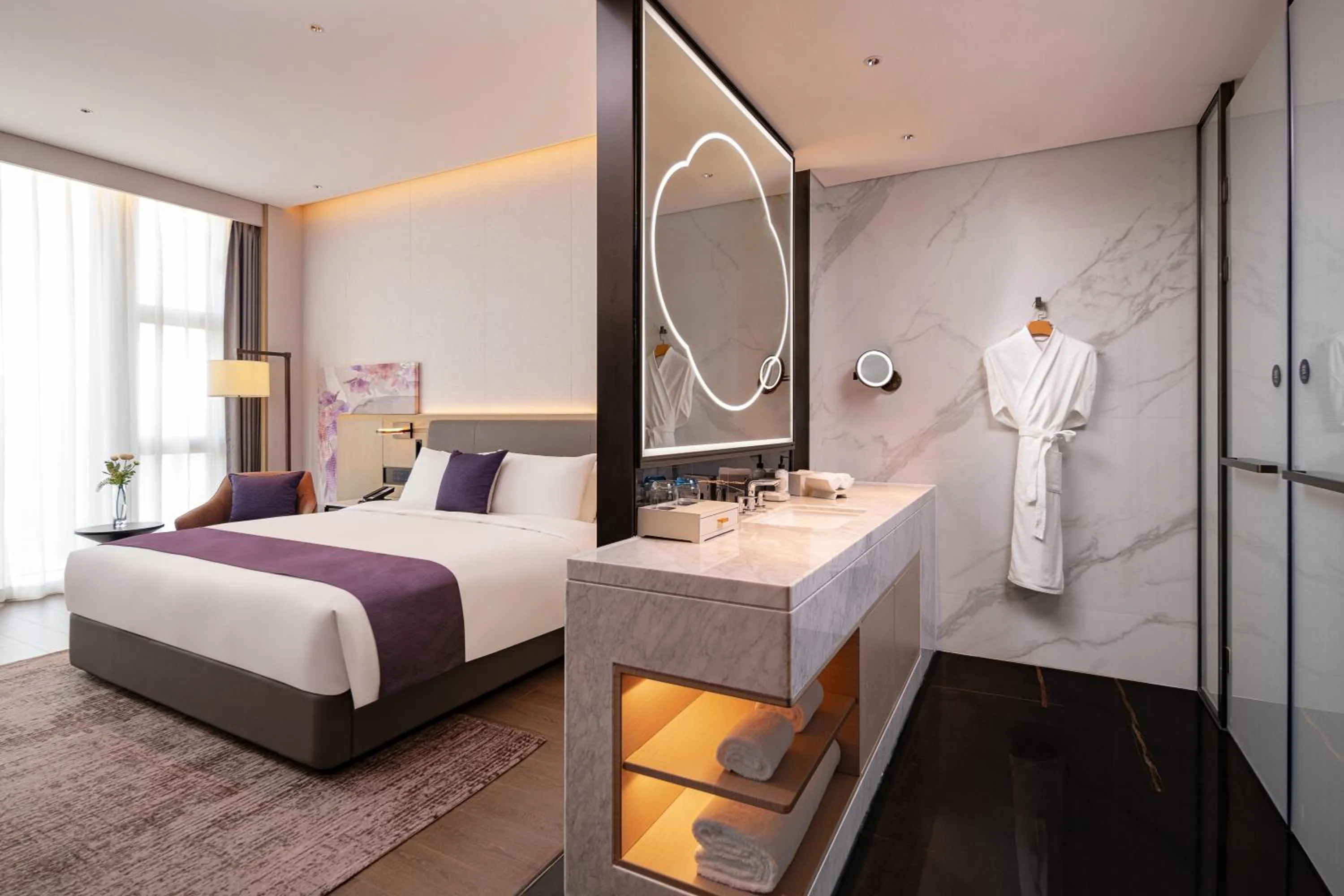 Toilet, Bed in Grand Mercure Shenzhen Guangming