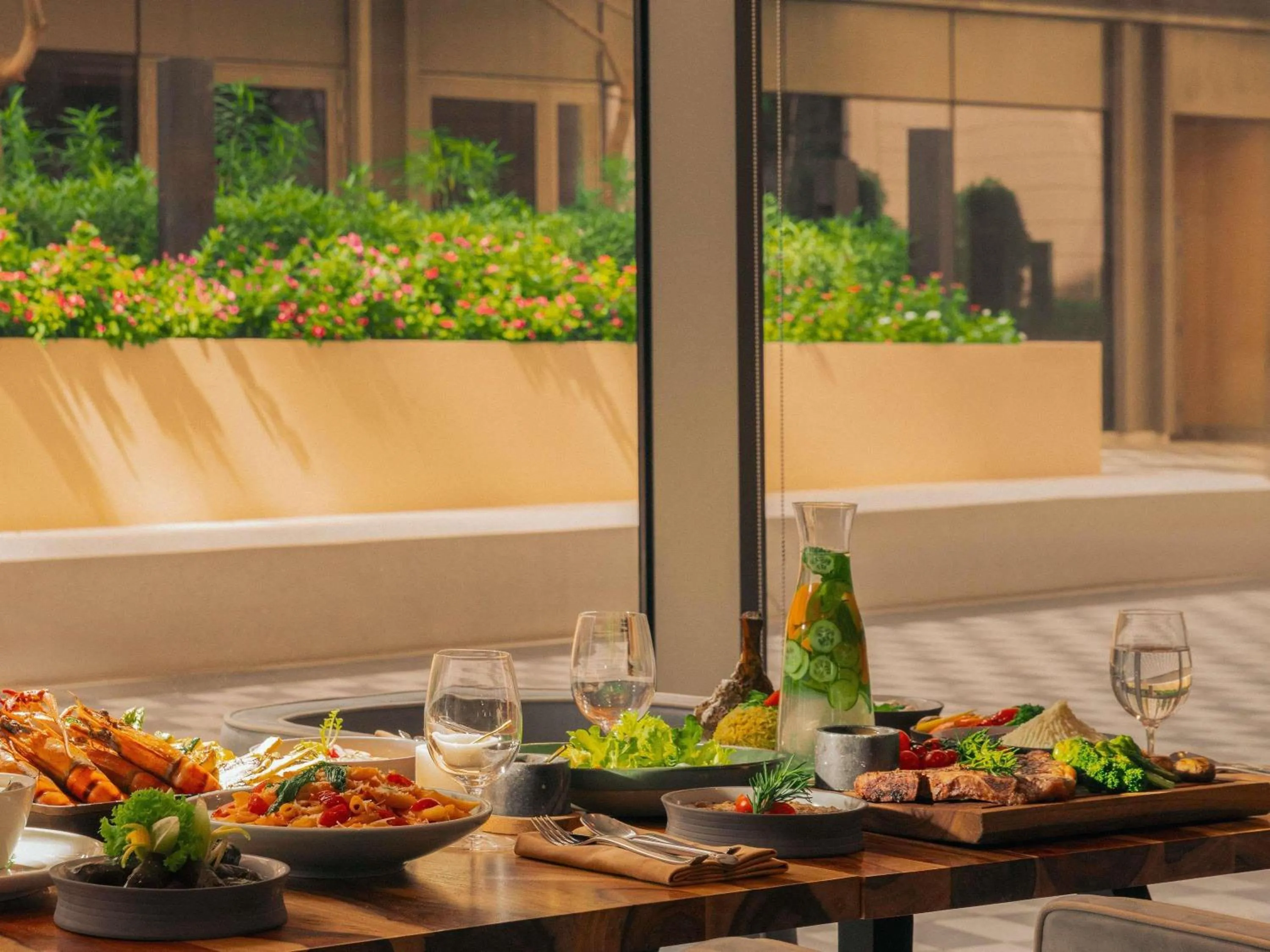 Restaurant/places to eat in Mövenpick Hotel & Apartments Ghala Muscat