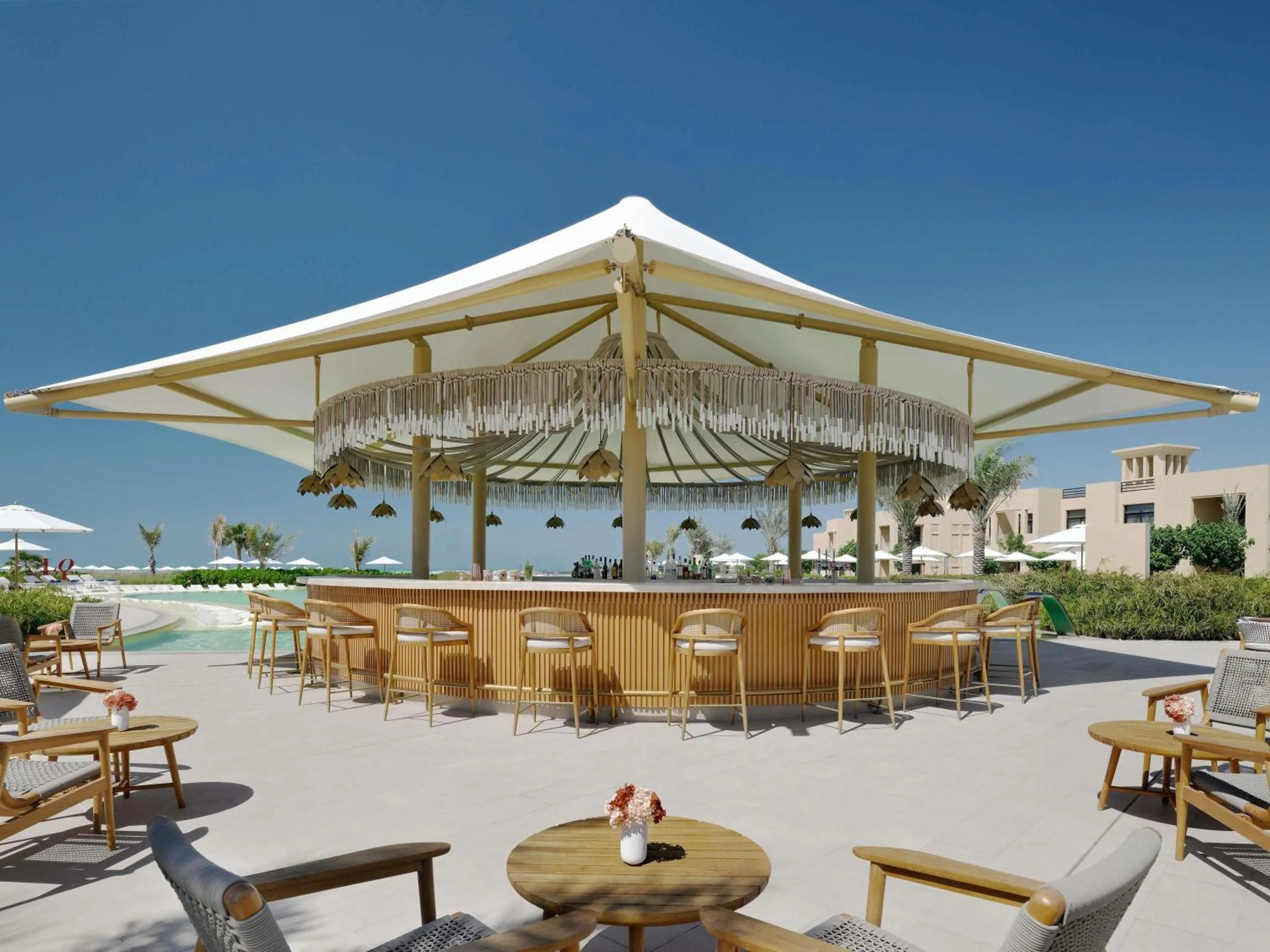 Lounge or bar in Sofitel Al Hamra Beach Resort