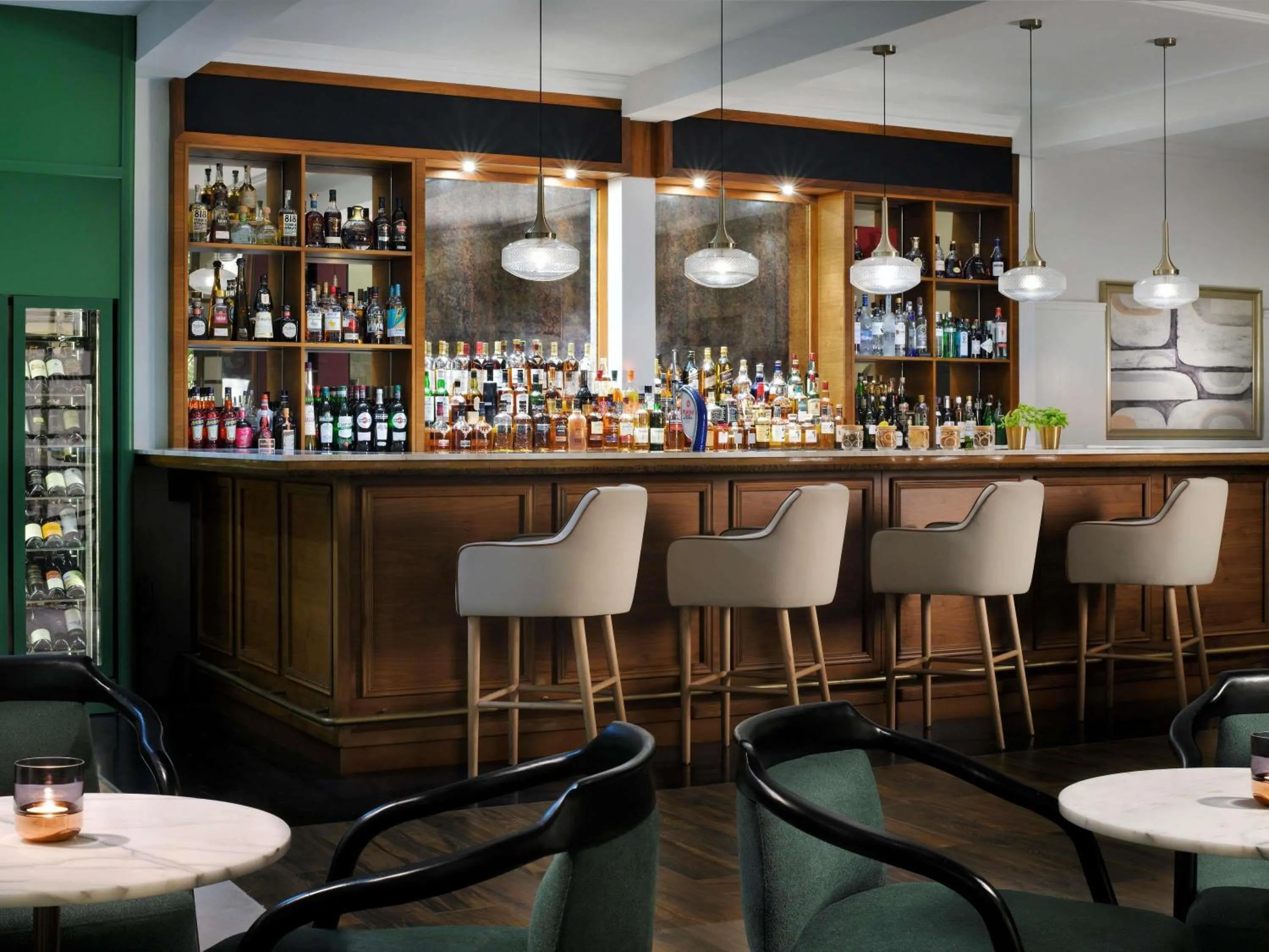 Lounge or bar in Sofitel Al Hamra Beach Resort