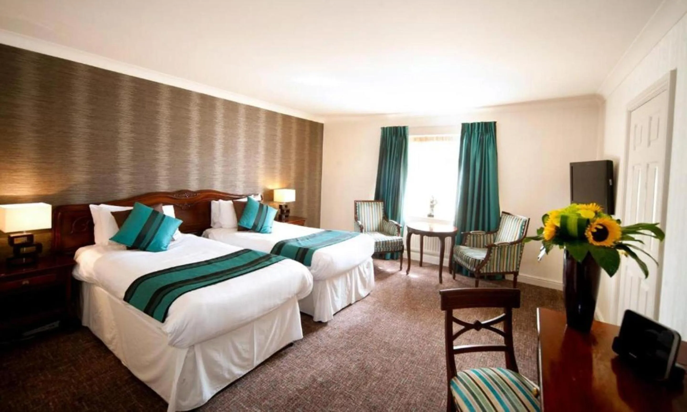 Executive Twin Room in Wrexham Llyndir Hotel by Belvilla