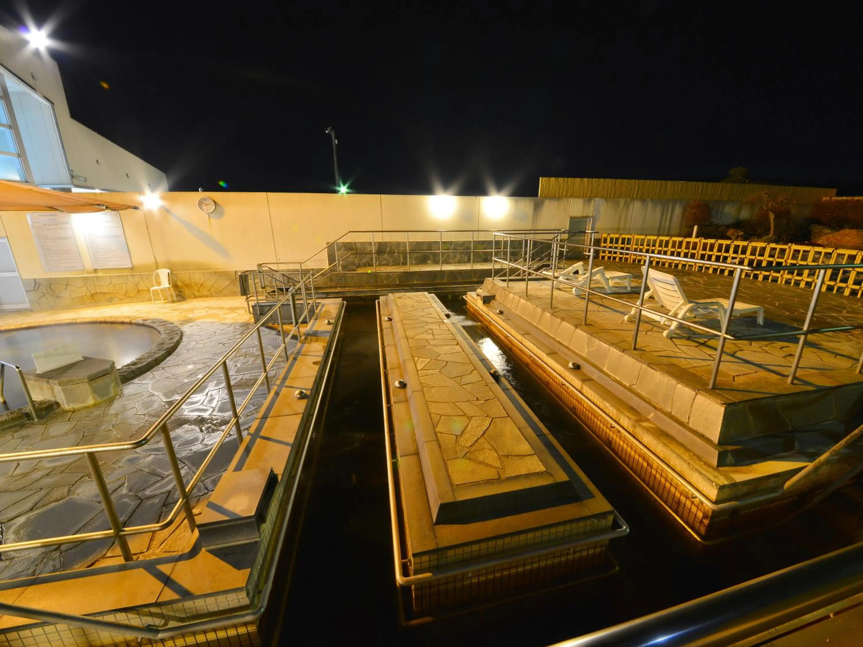 Hot Spring Bath in HigashimaeOnsen Shinwanoyu Hotel Akitaya