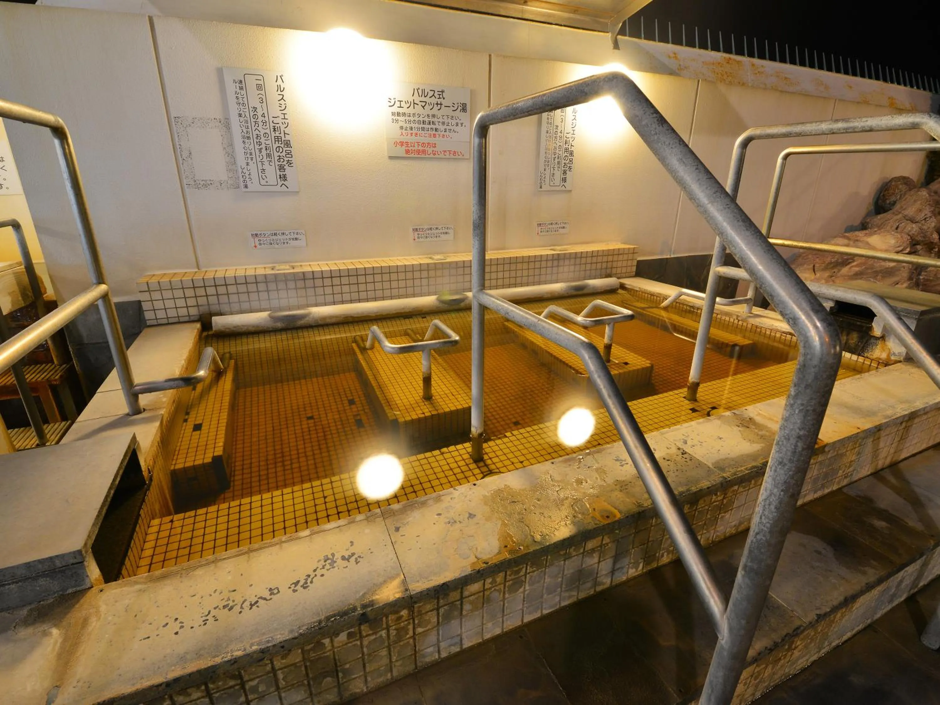Hot Spring Bath, Bed in HigashimaeOnsen Shinwanoyu Hotel Akitaya