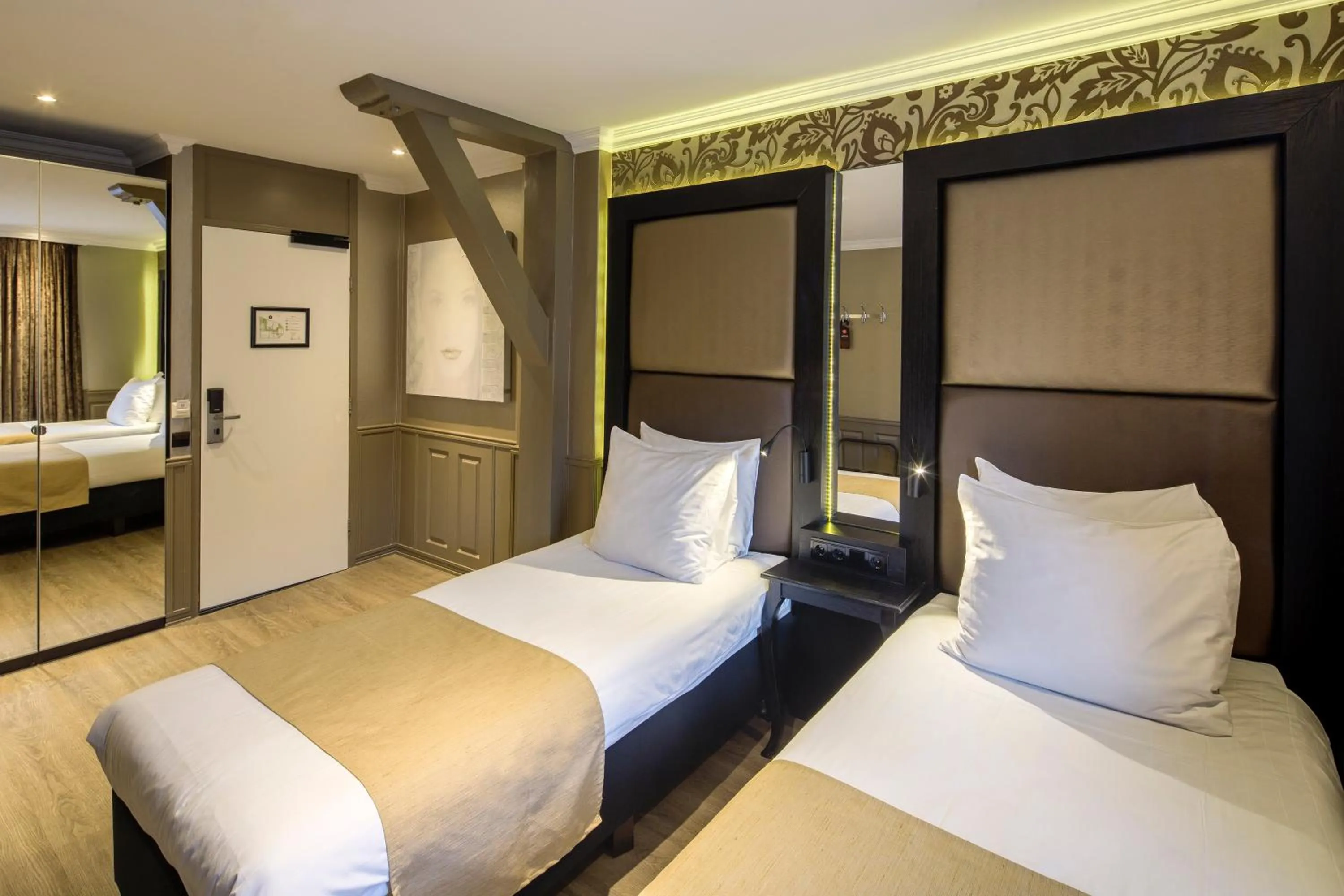 Photo of the whole room, Bed in Hotel Sint Nicolaas