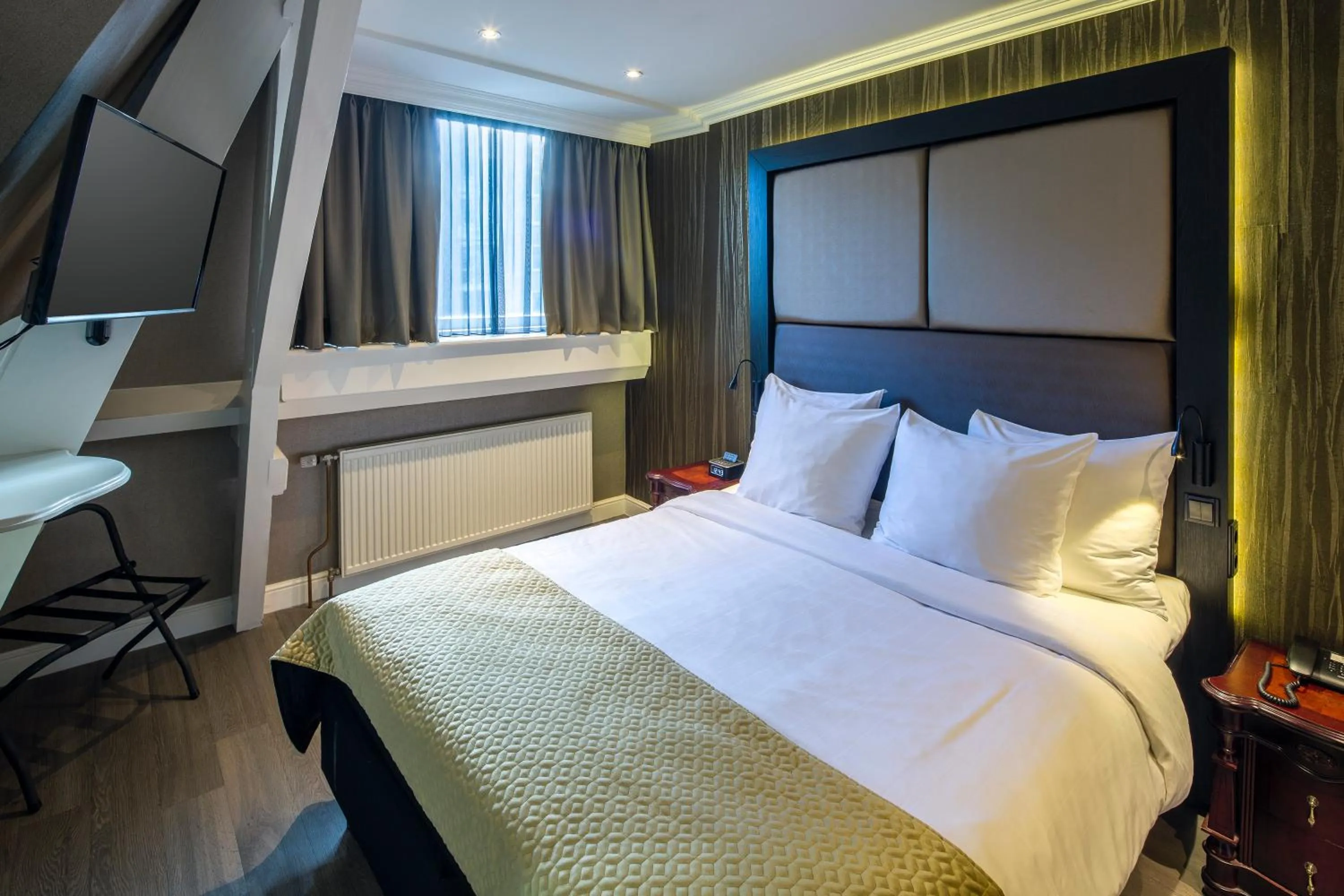 TV and multimedia, Bed in Hotel Sint Nicolaas