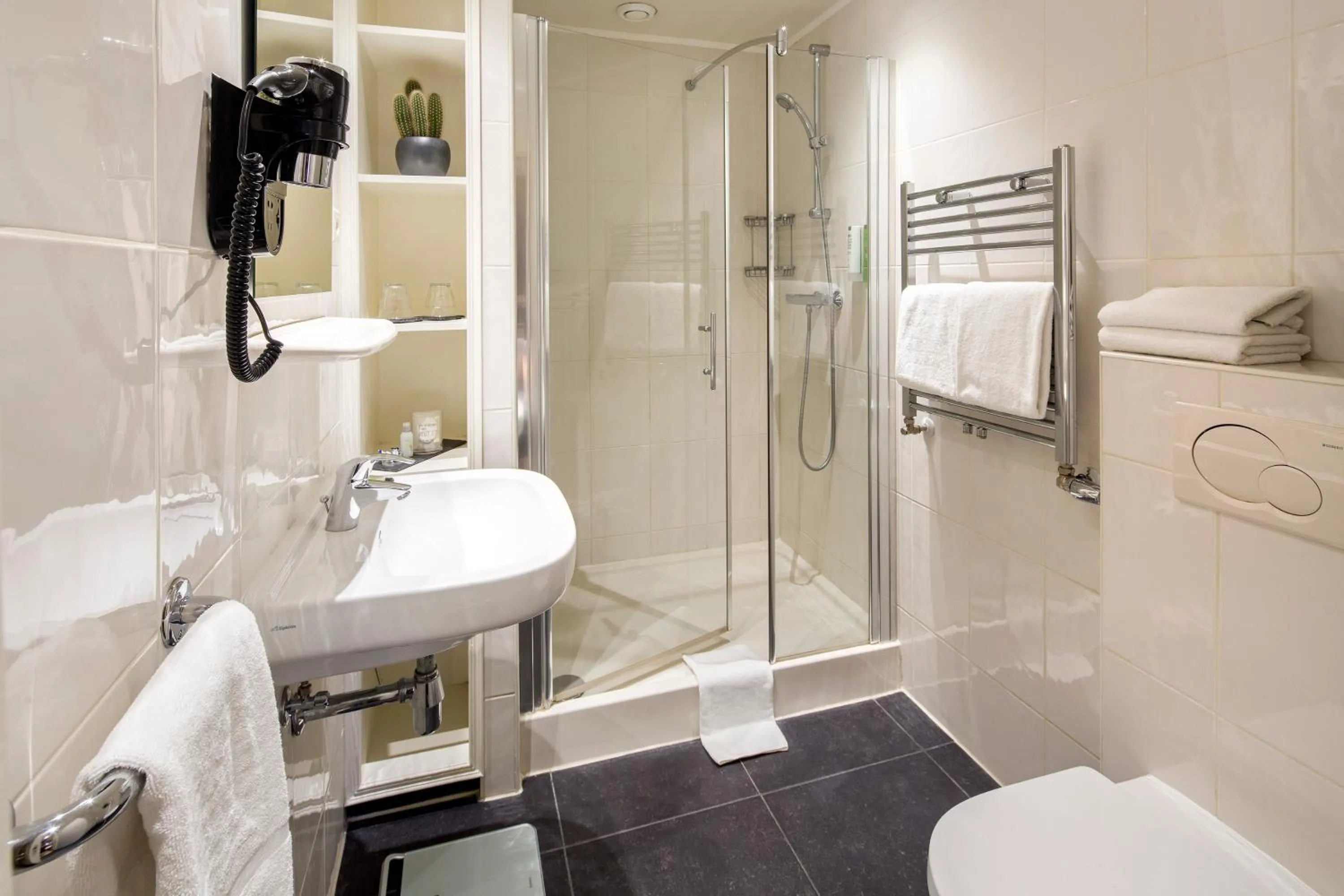 Shower in Hotel Sint Nicolaas