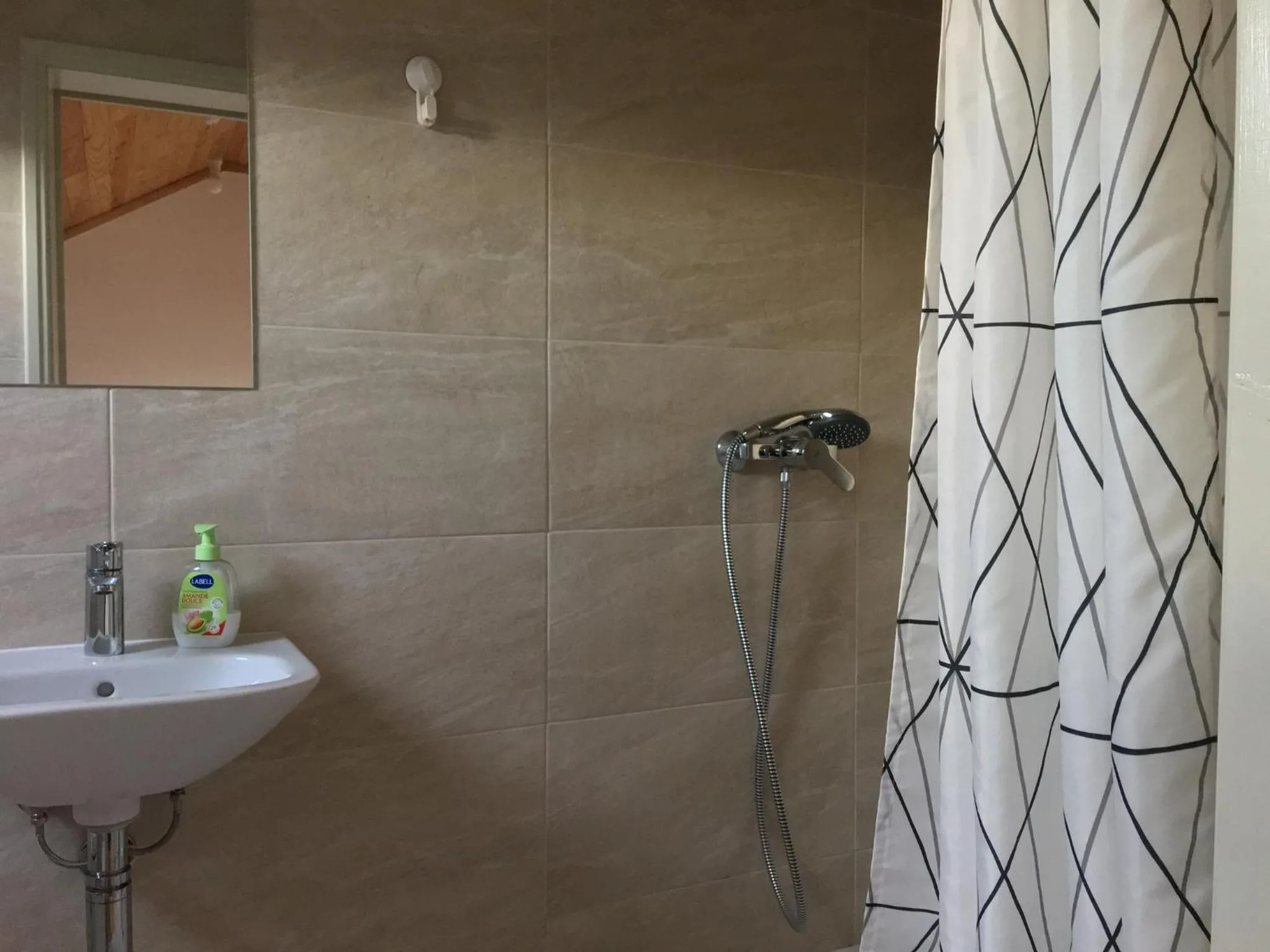 Shower in Residencial Avenida Hostel