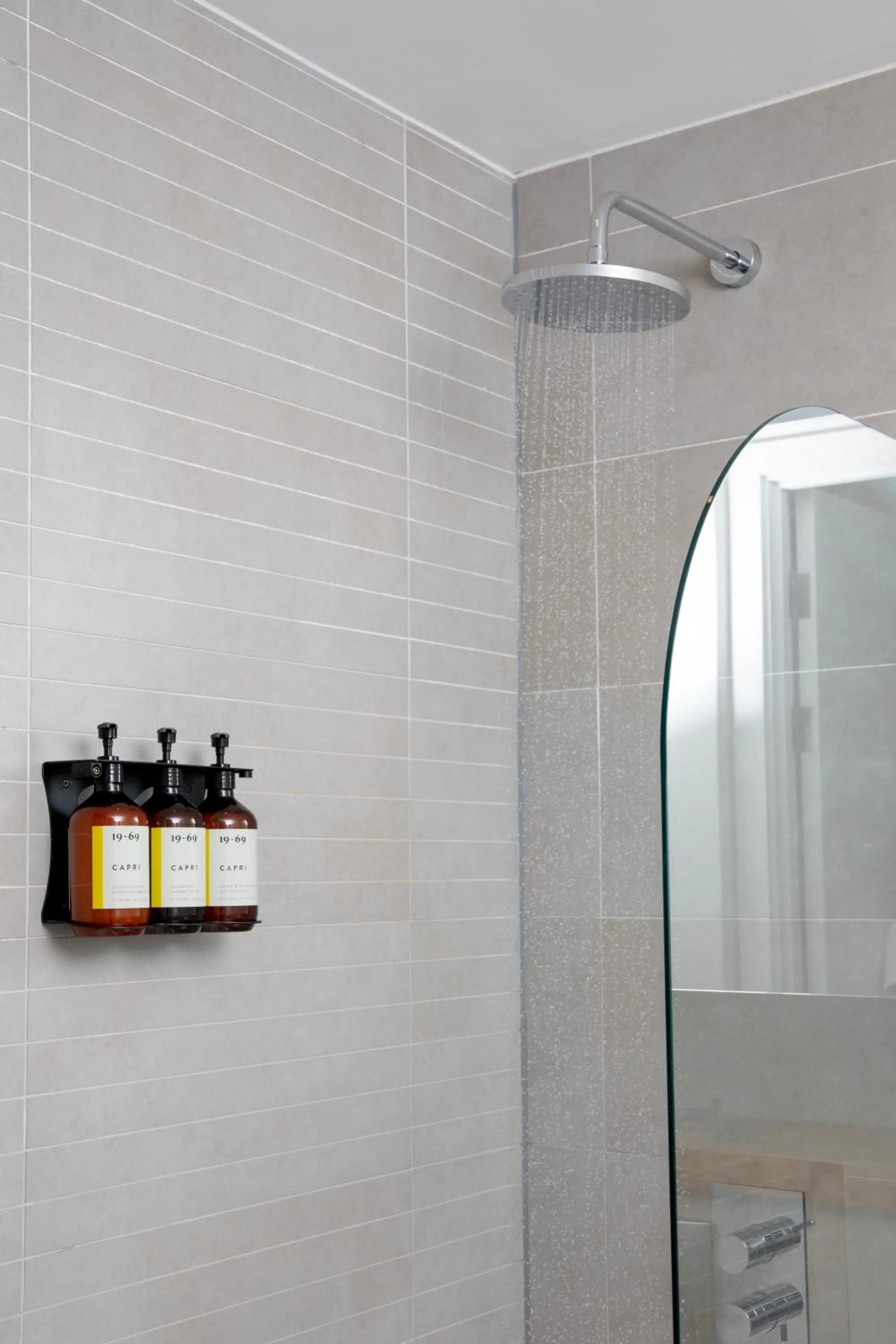 Bathroom in Bob W London Tower Hill - Residences