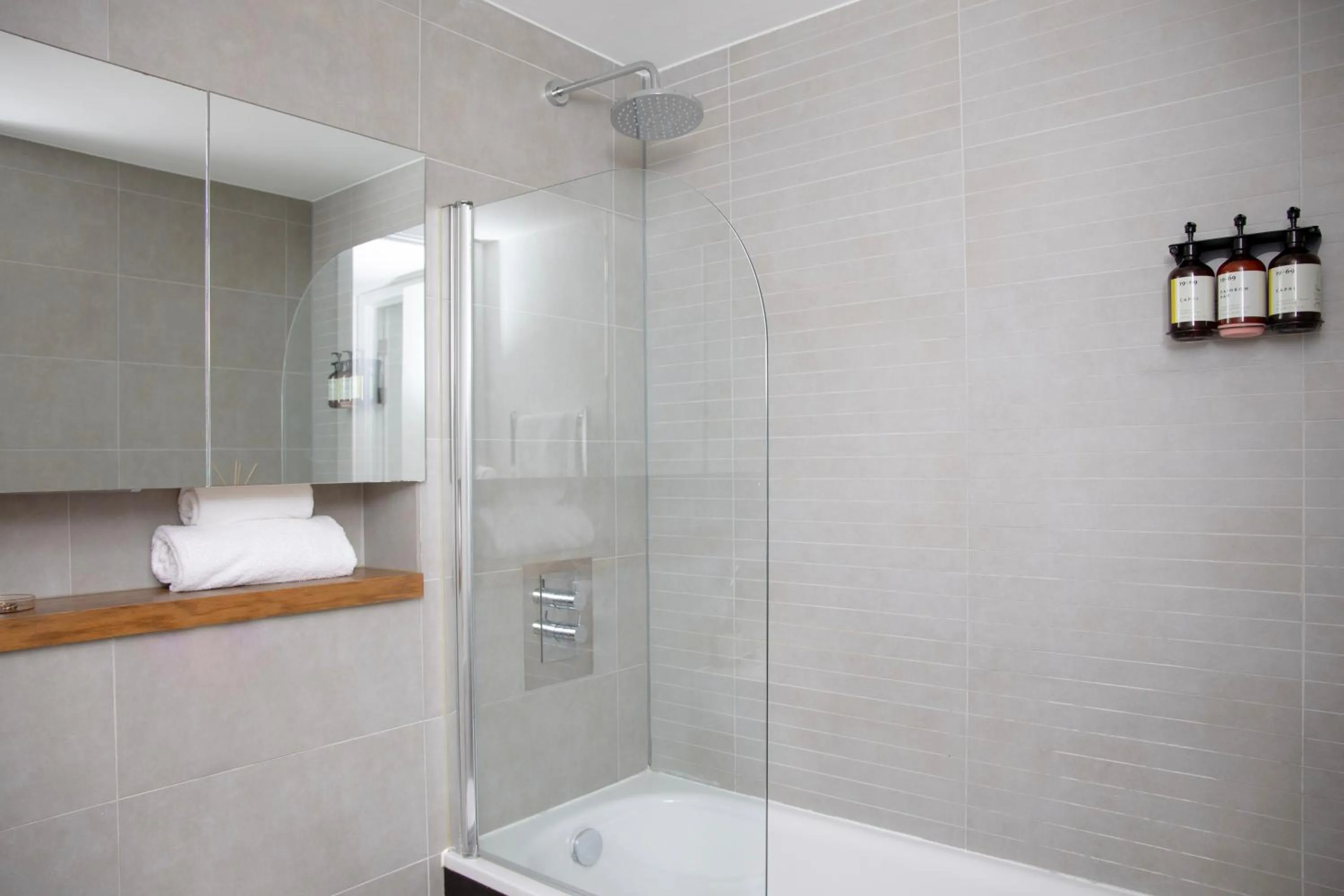 Bathroom in Bob W London Tower Hill - Residences