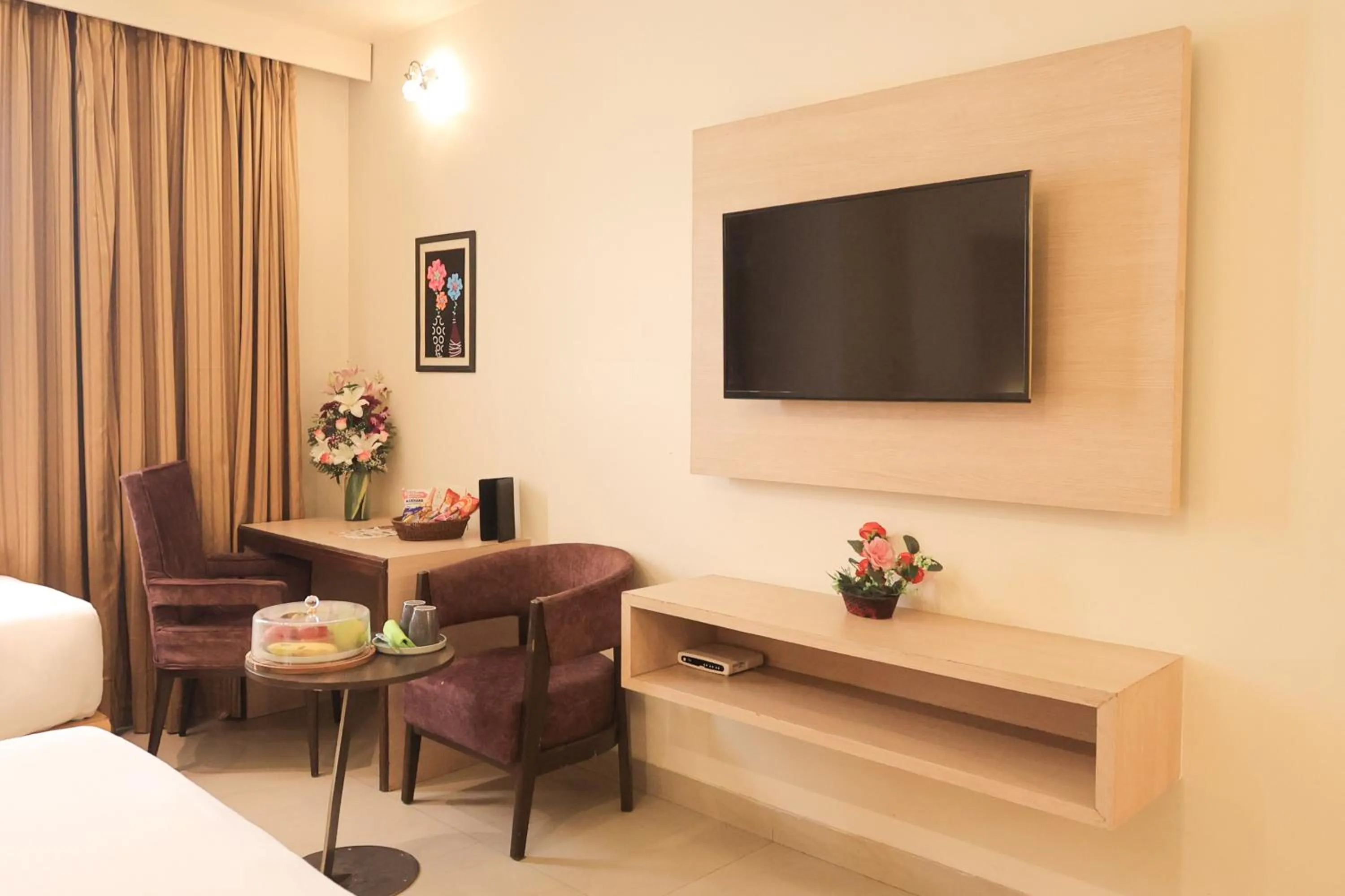 Communal lounge/ TV room in Ecko Lite MARS Hotel, Amritsar