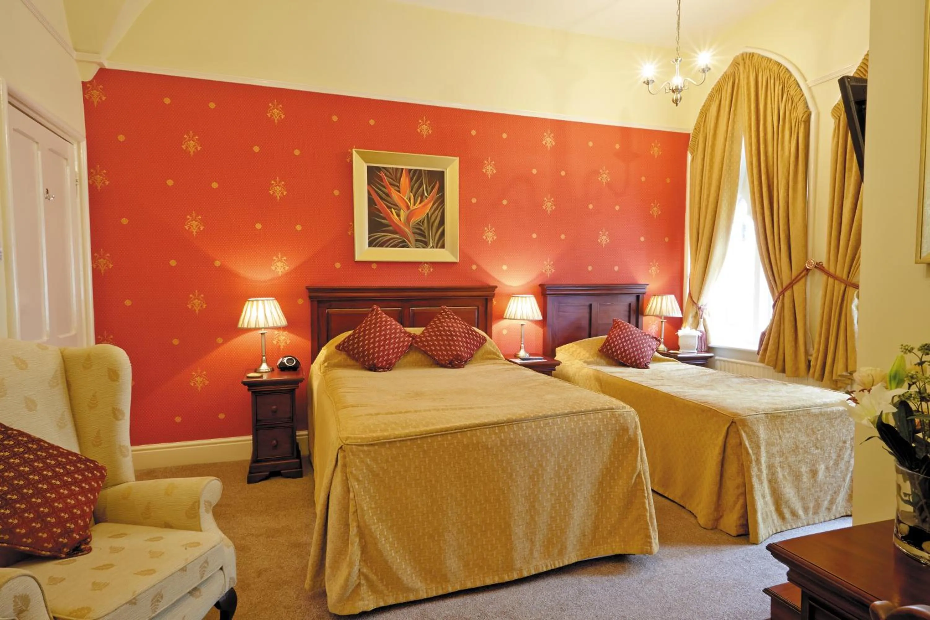 Bed in Cotford Hotel