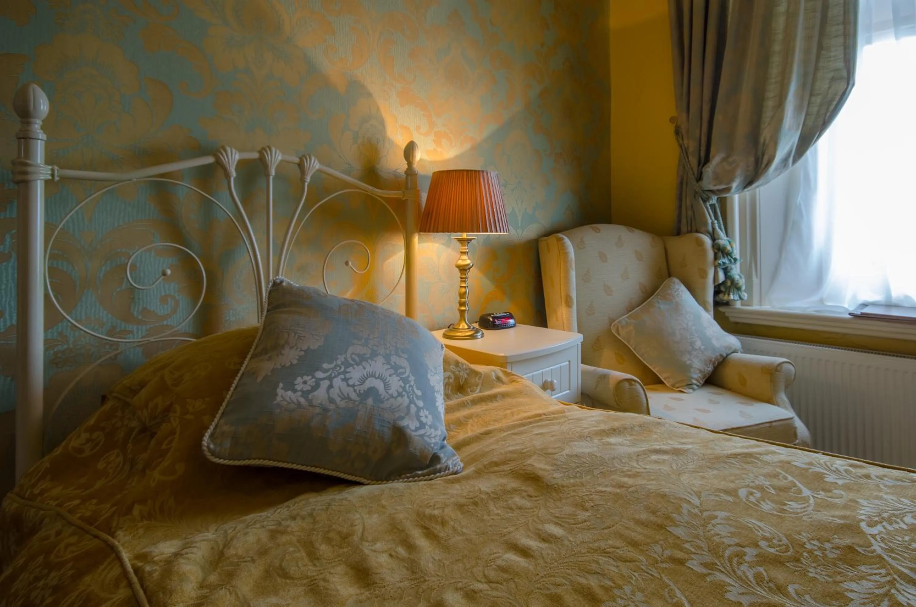 Bed in Cotford Hotel