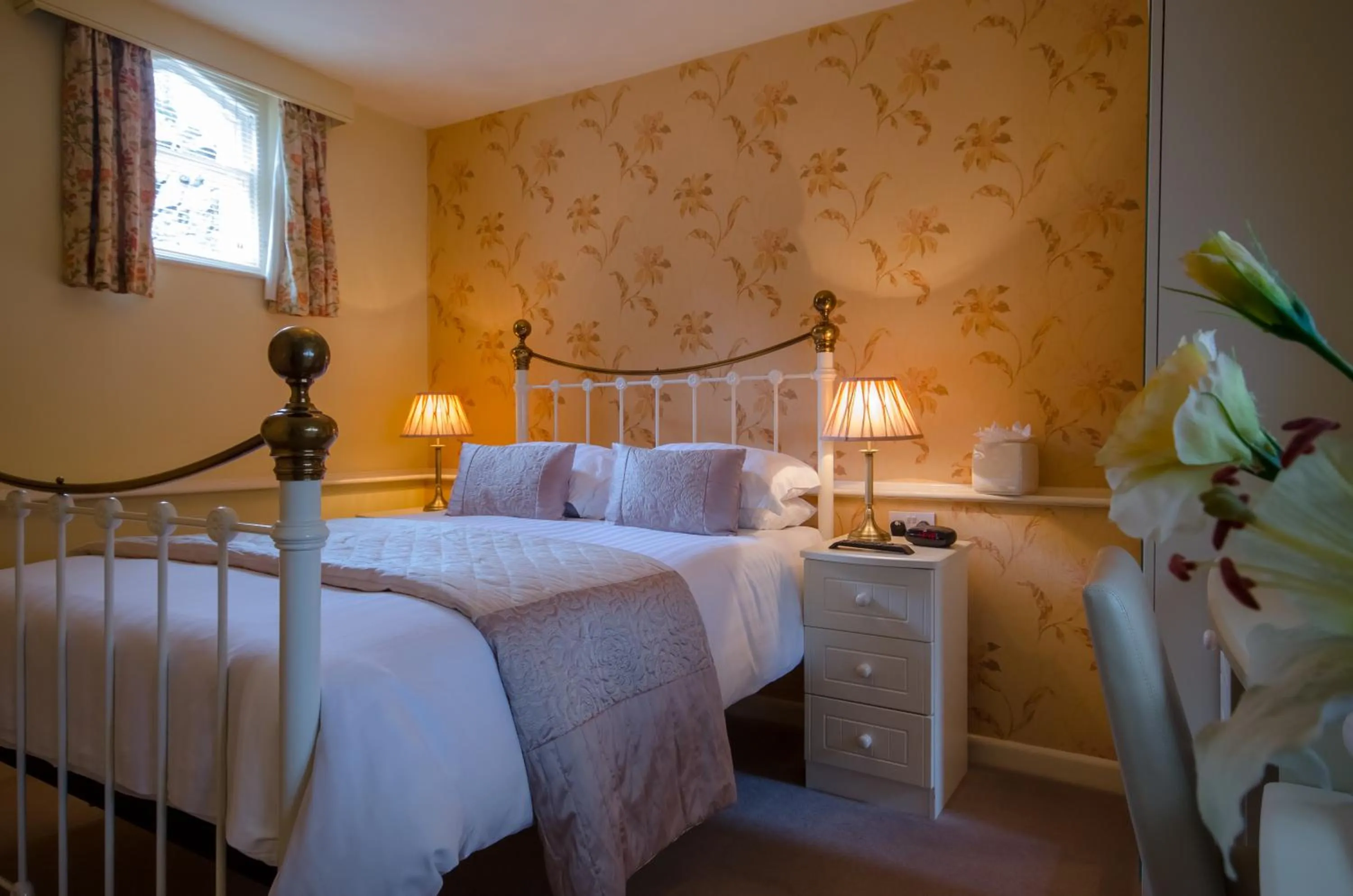 Bed in Cotford Hotel