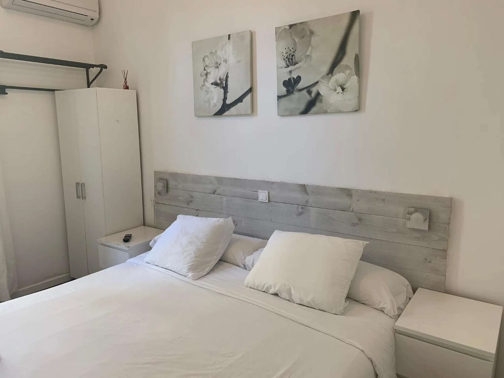 Bed in Hostal Eixample