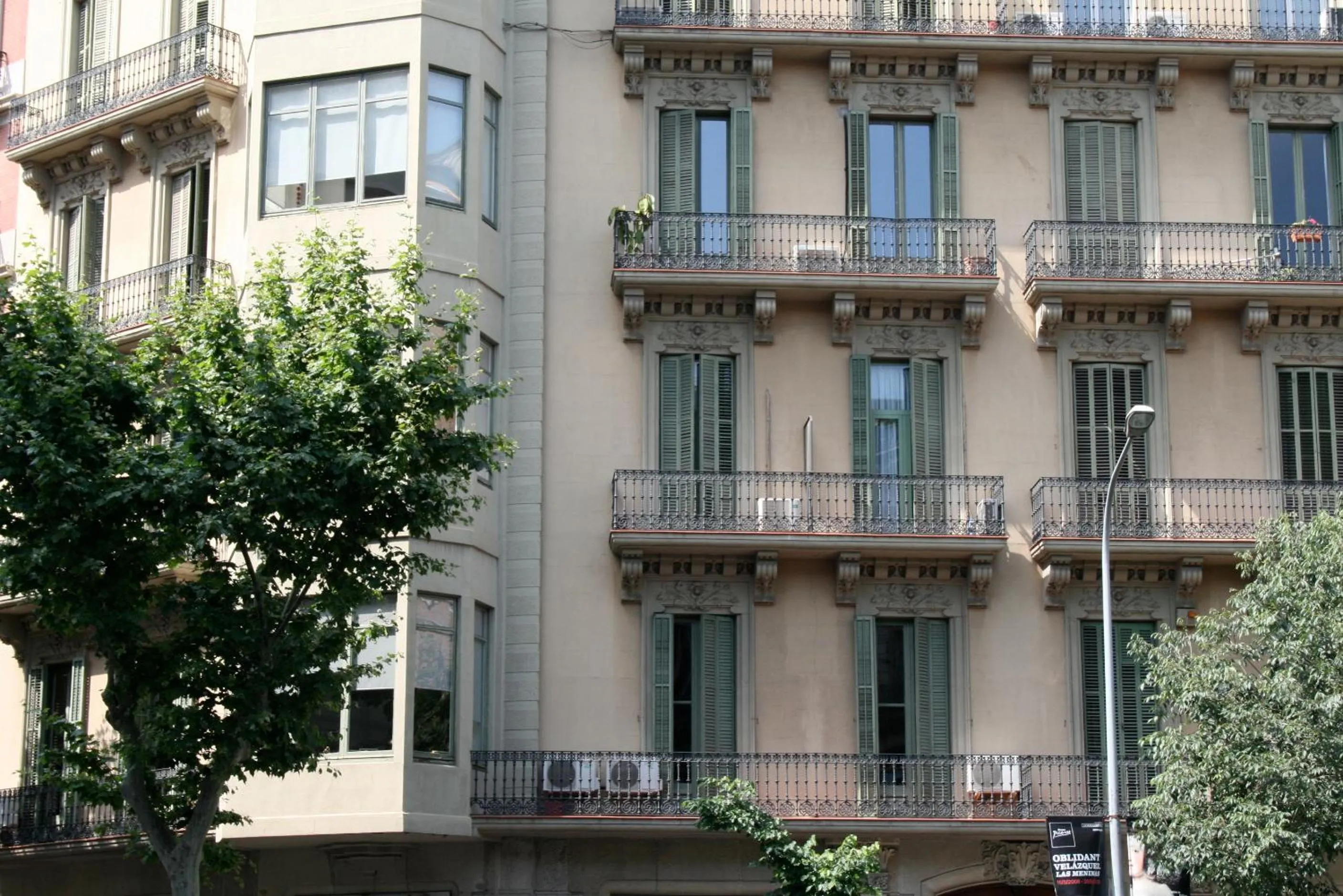 Property building in Hostal Eixample