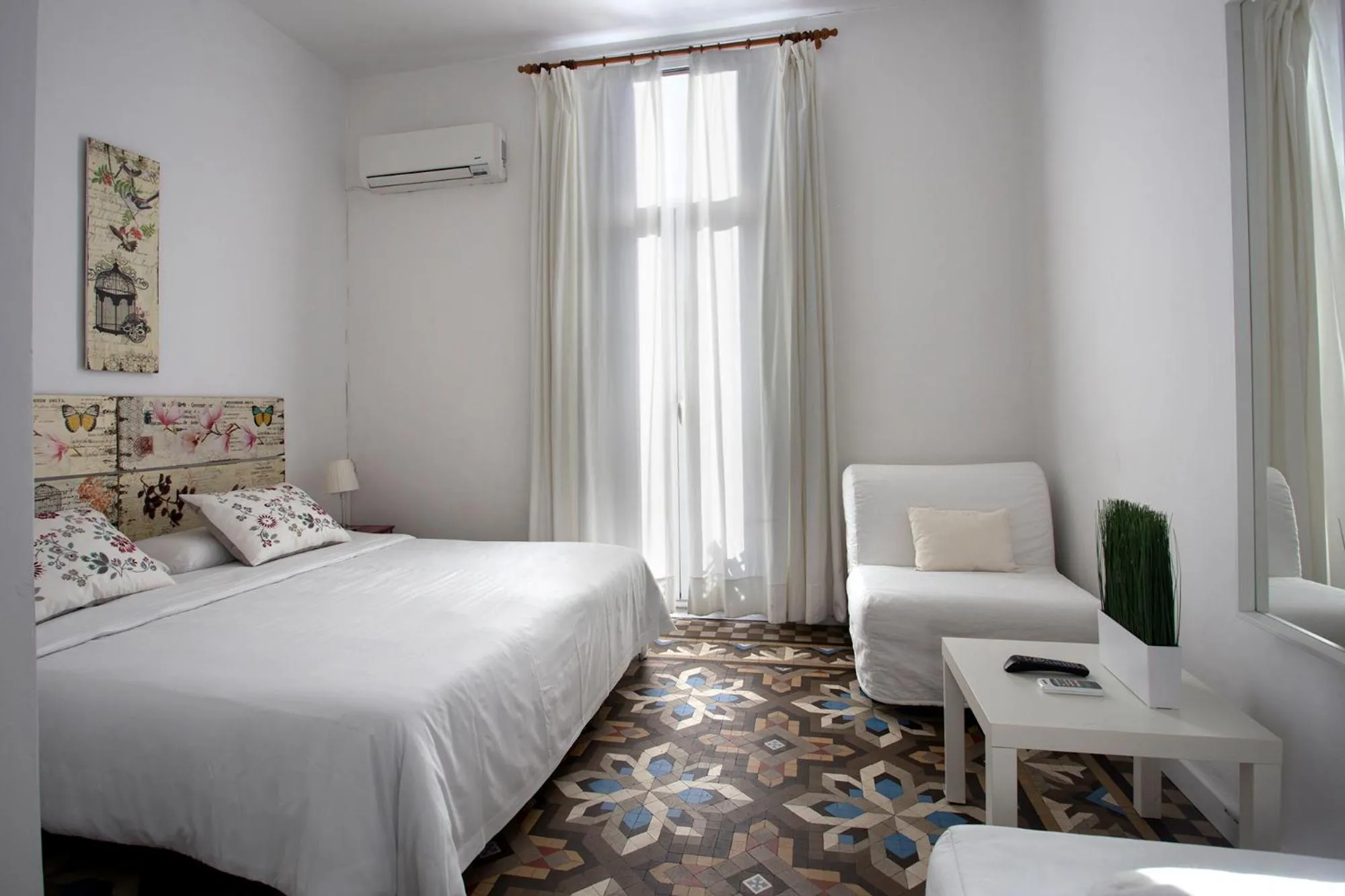 Bedroom, Bed in Hostal Eixample