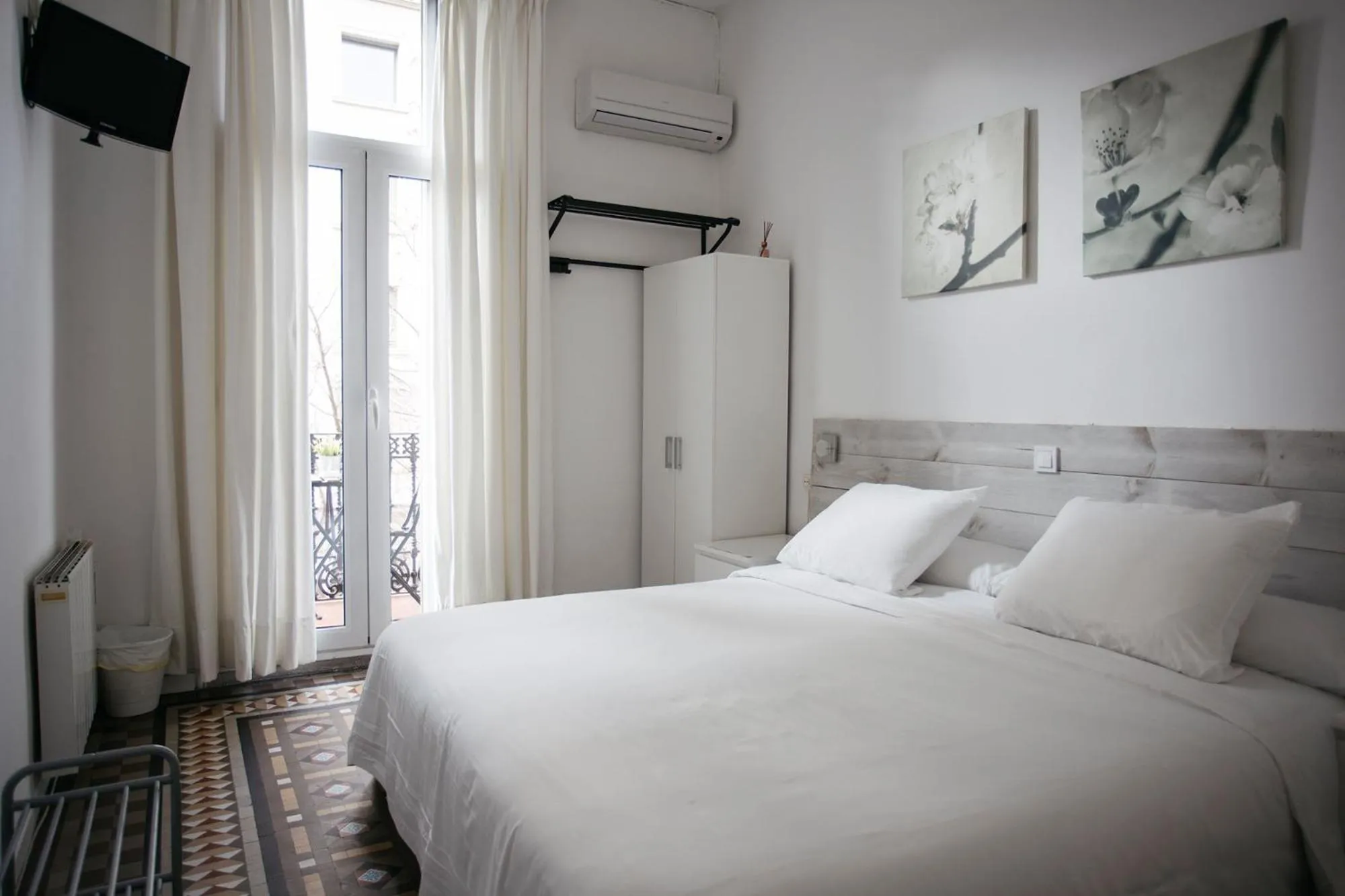Bed in Hostal Eixample