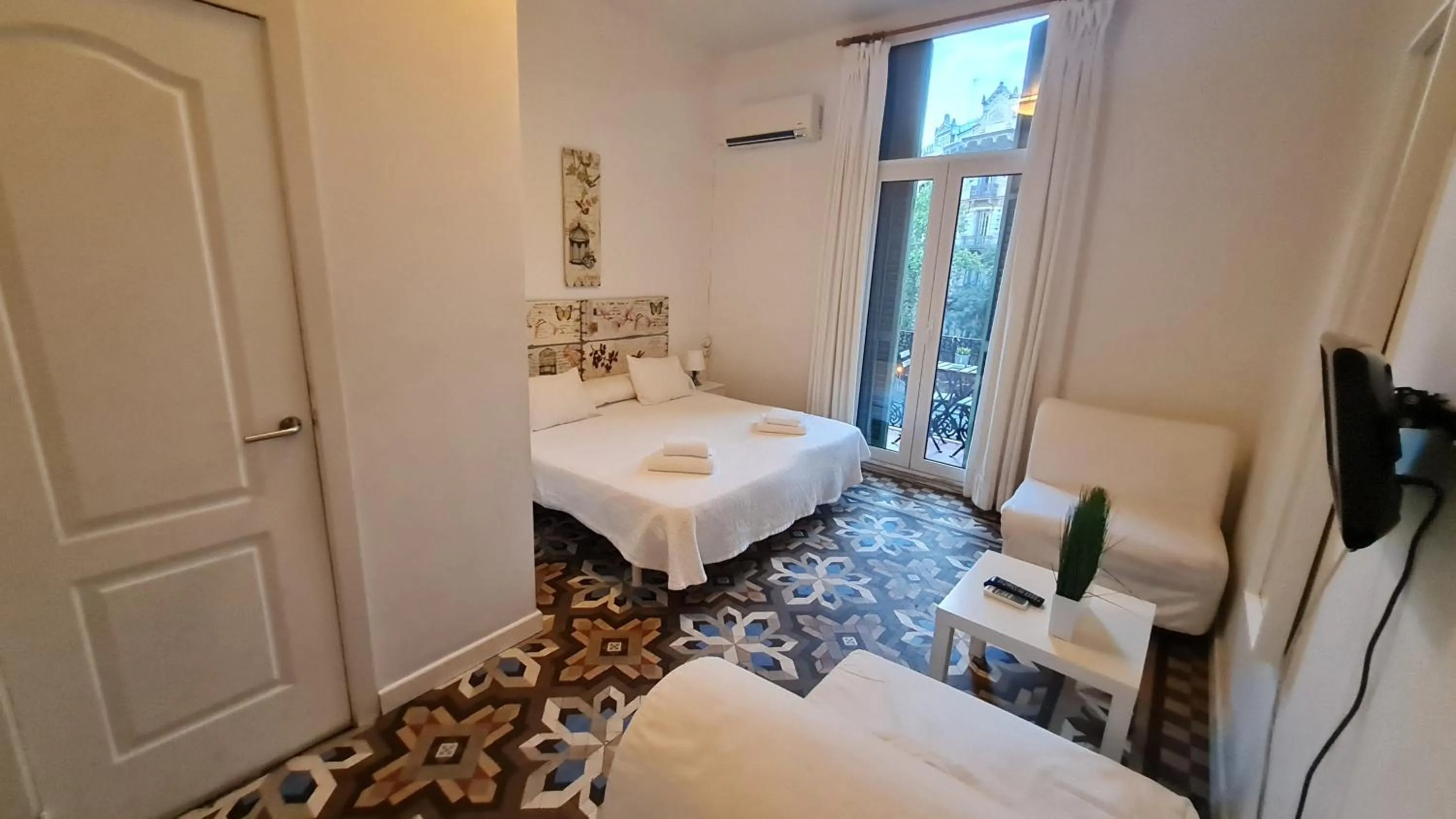 Bedroom, Bed in Hostal Eixample