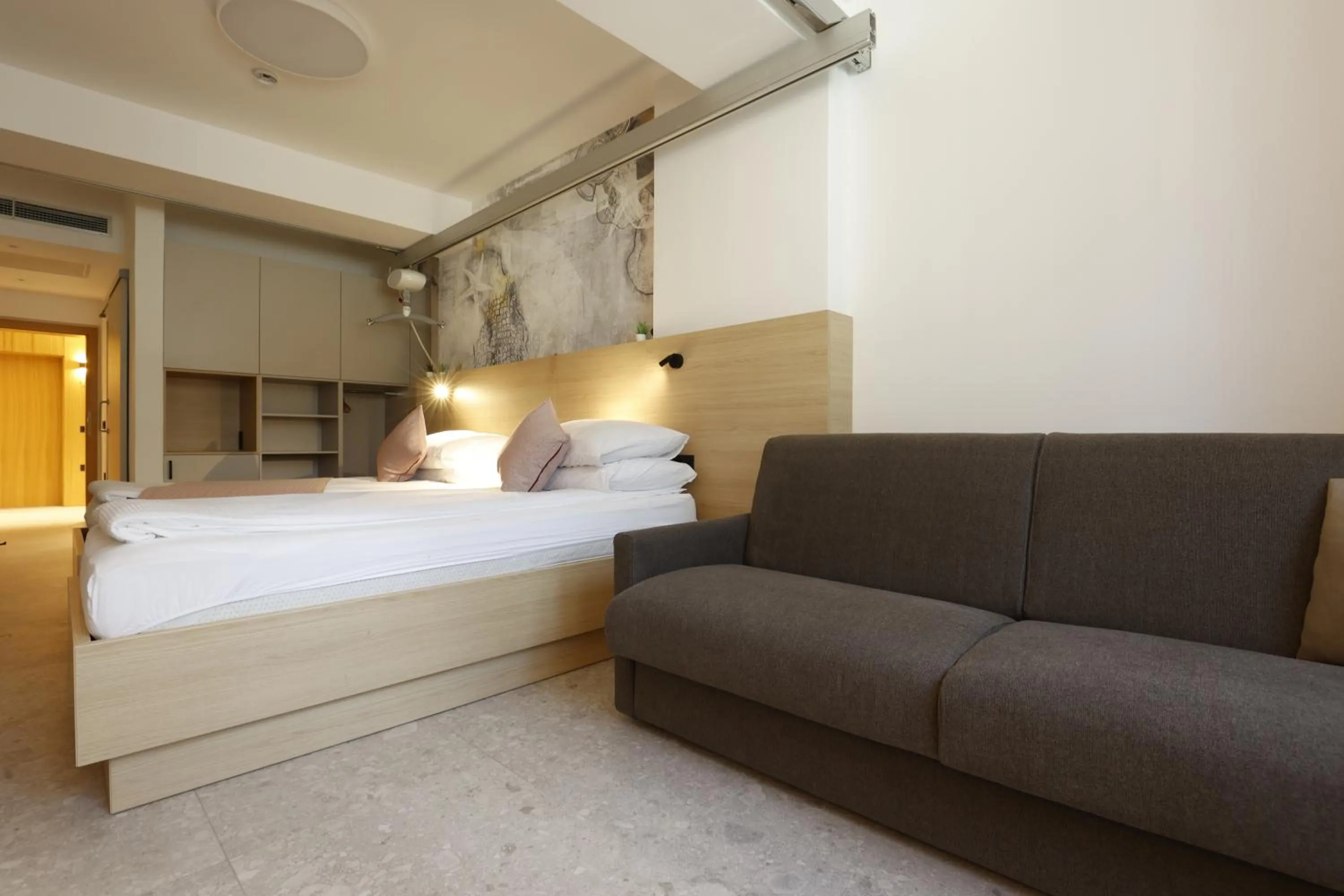 Bed in FLORAMARE HEALTH RESORT