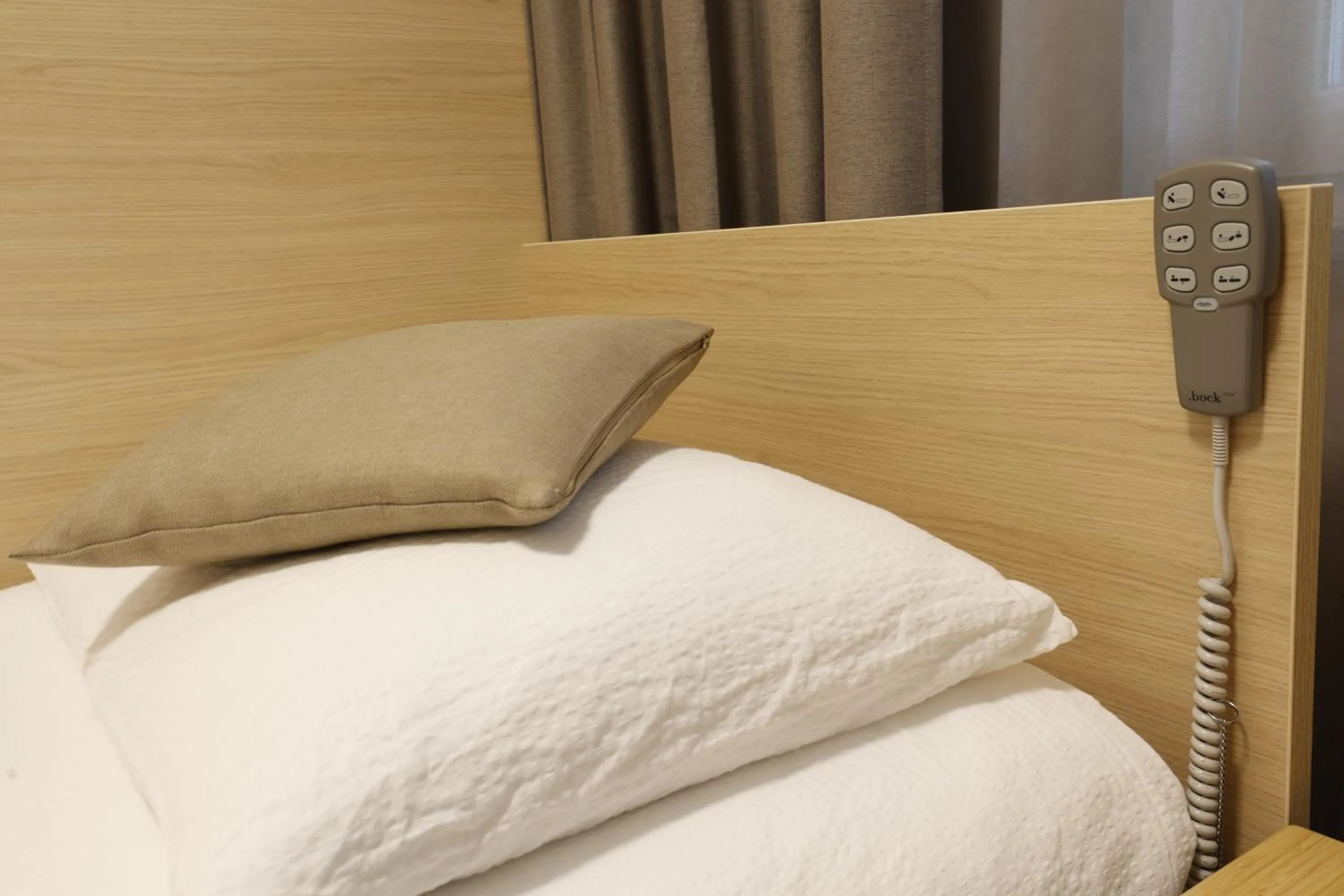 Bed in FLORAMARE HEALTH RESORT