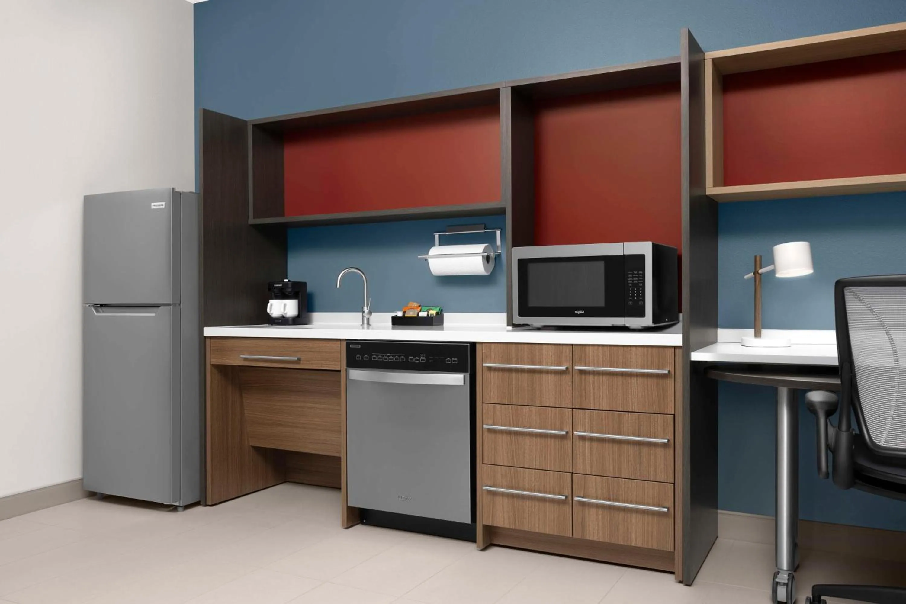 Kitchen or kitchenette in Home2 Suites By Hilton Falls Church