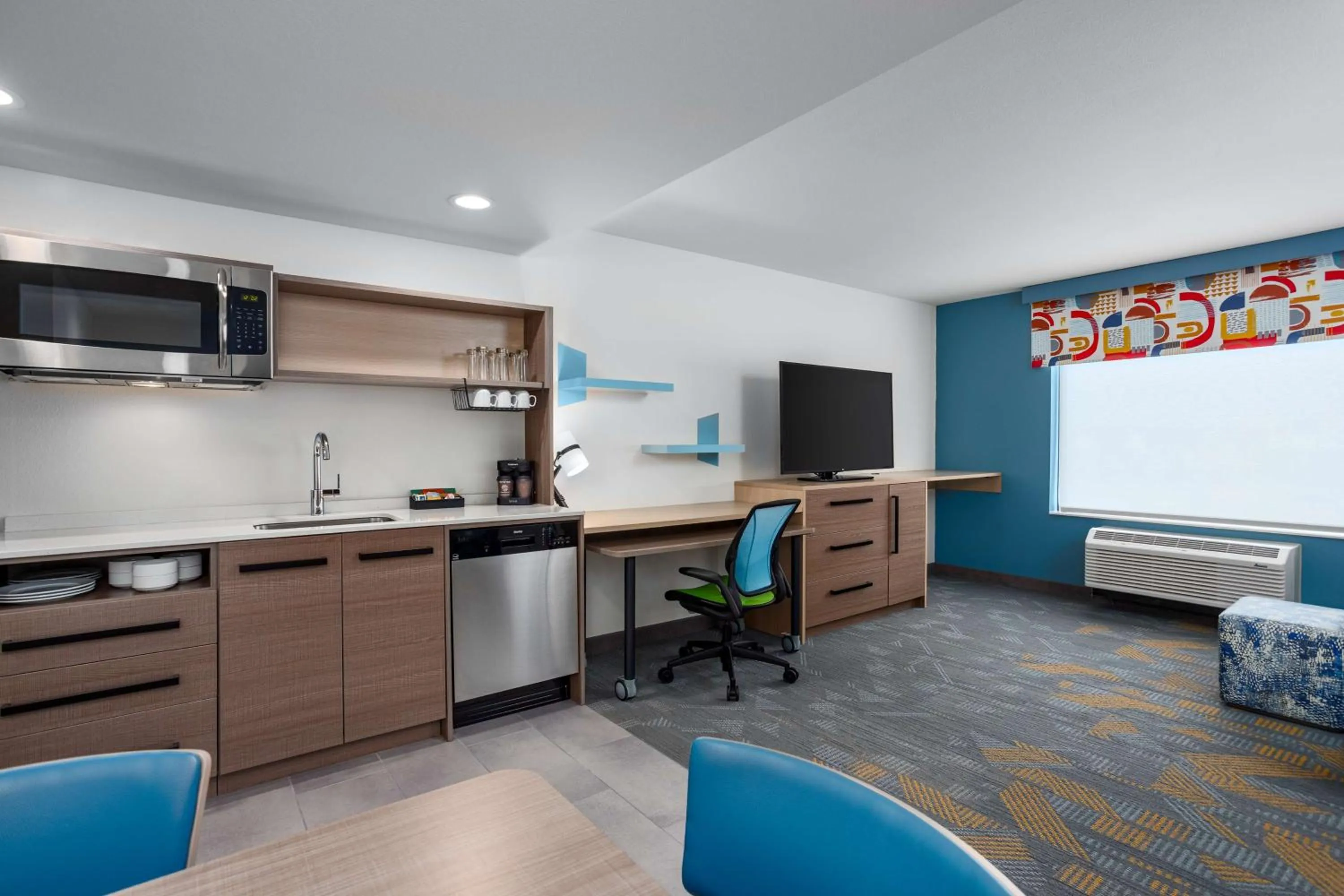 Kitchen or kitchenette in Home2 Suites By Hilton Indianapolis North At Intech Park