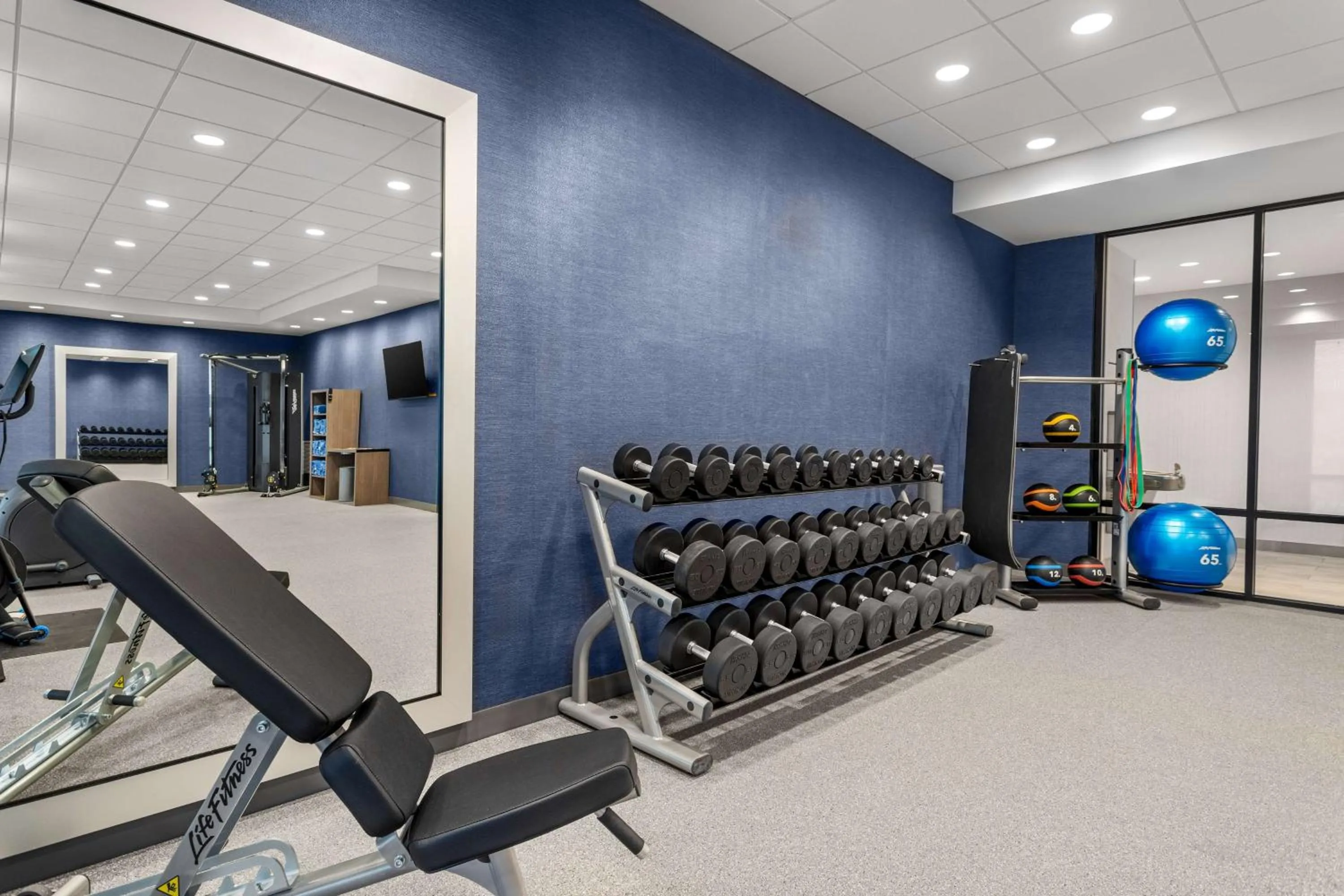 Fitness centre/facilities in Home2 Suites By Hilton Indianapolis North At Intech Park