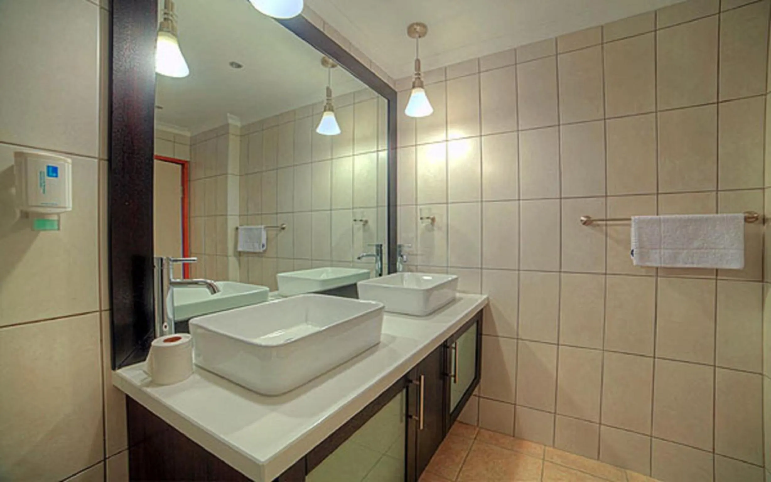 Bathroom in Beach Lodge