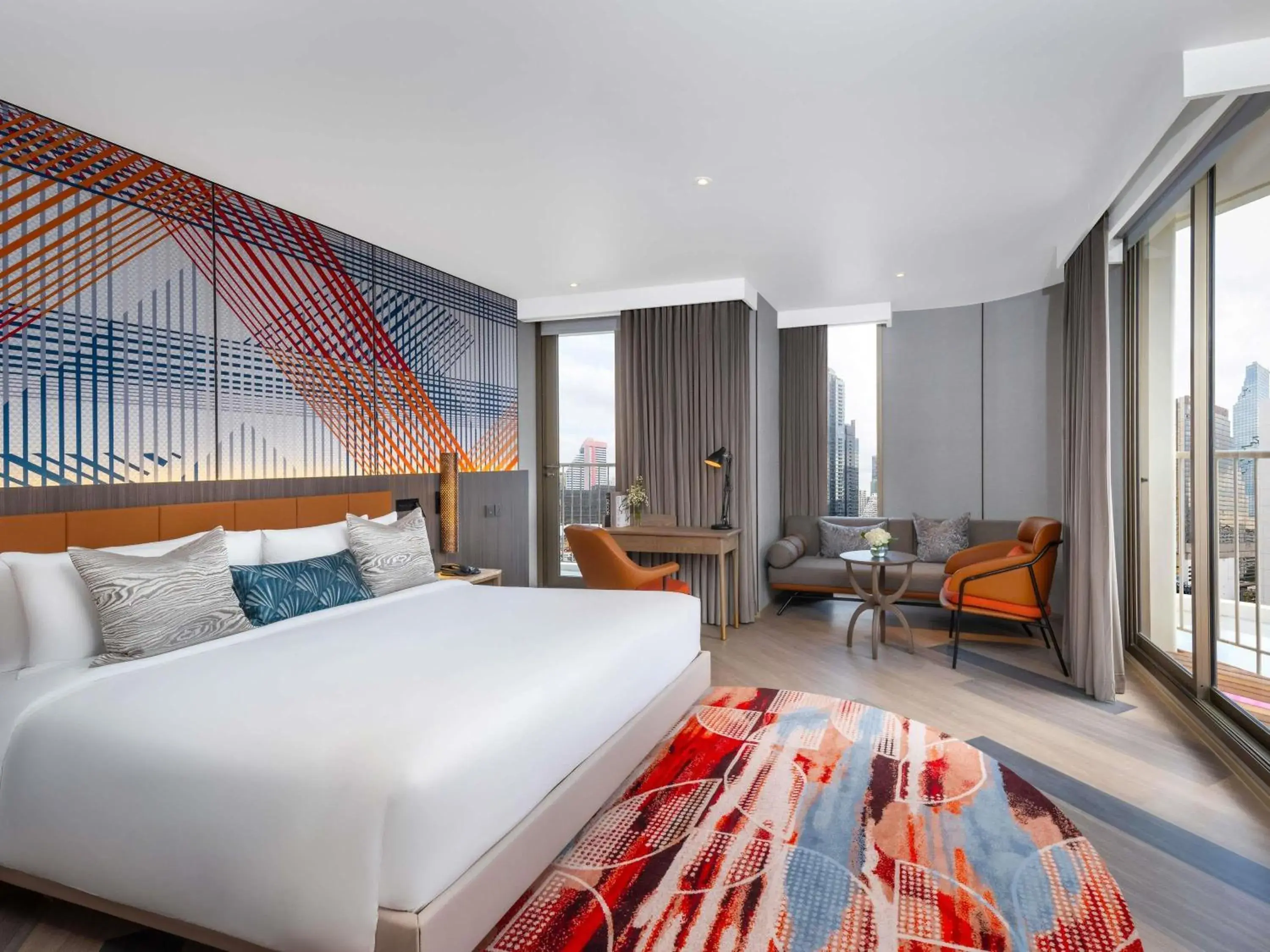 Privilege King Room with Balcony in Mercure Bangkok Surawong Privilege King Room with Balcony in Mercure Bangkok Surawong