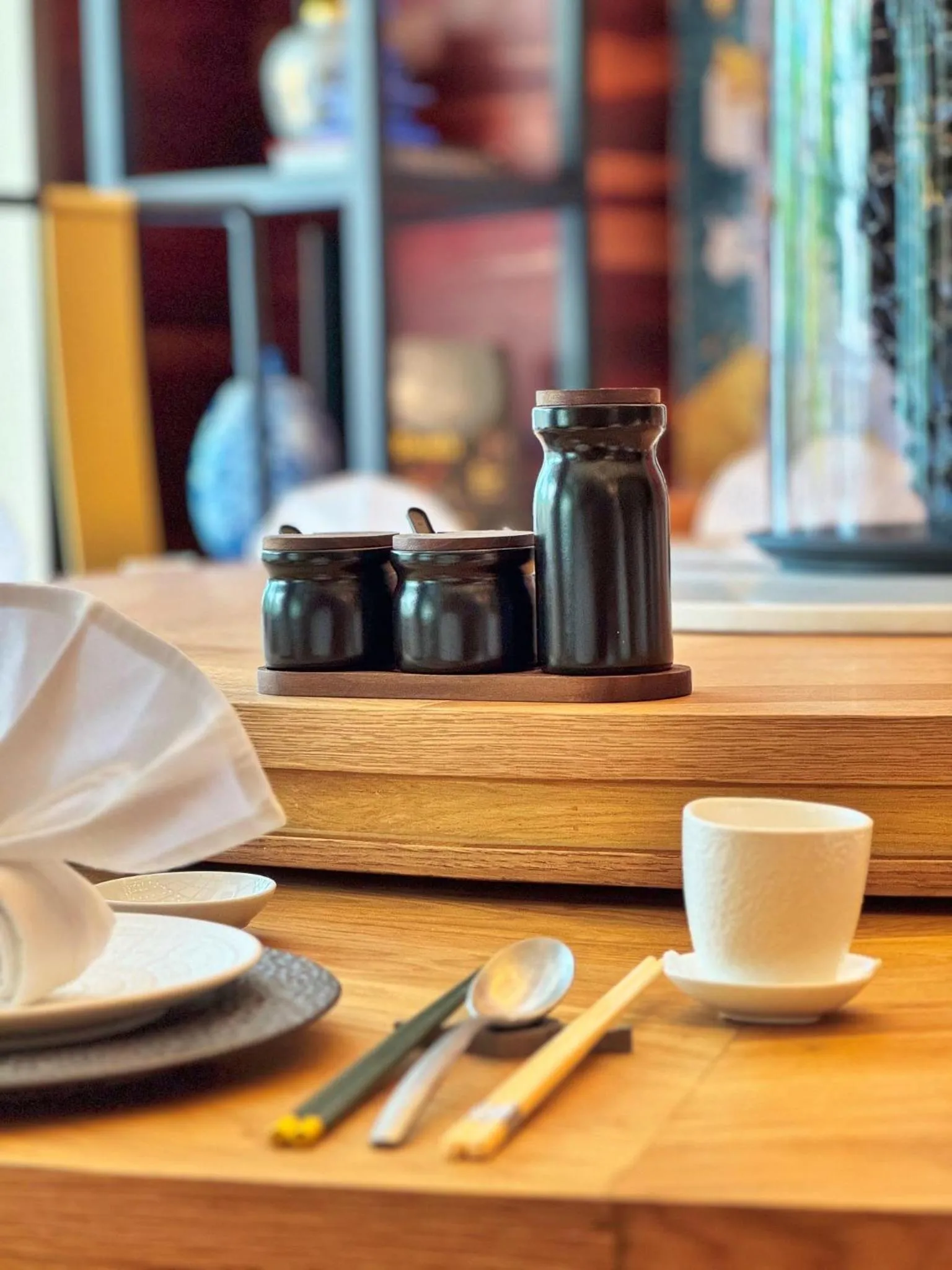 Restaurant/places to eat in Mercure Bangkok Surawong