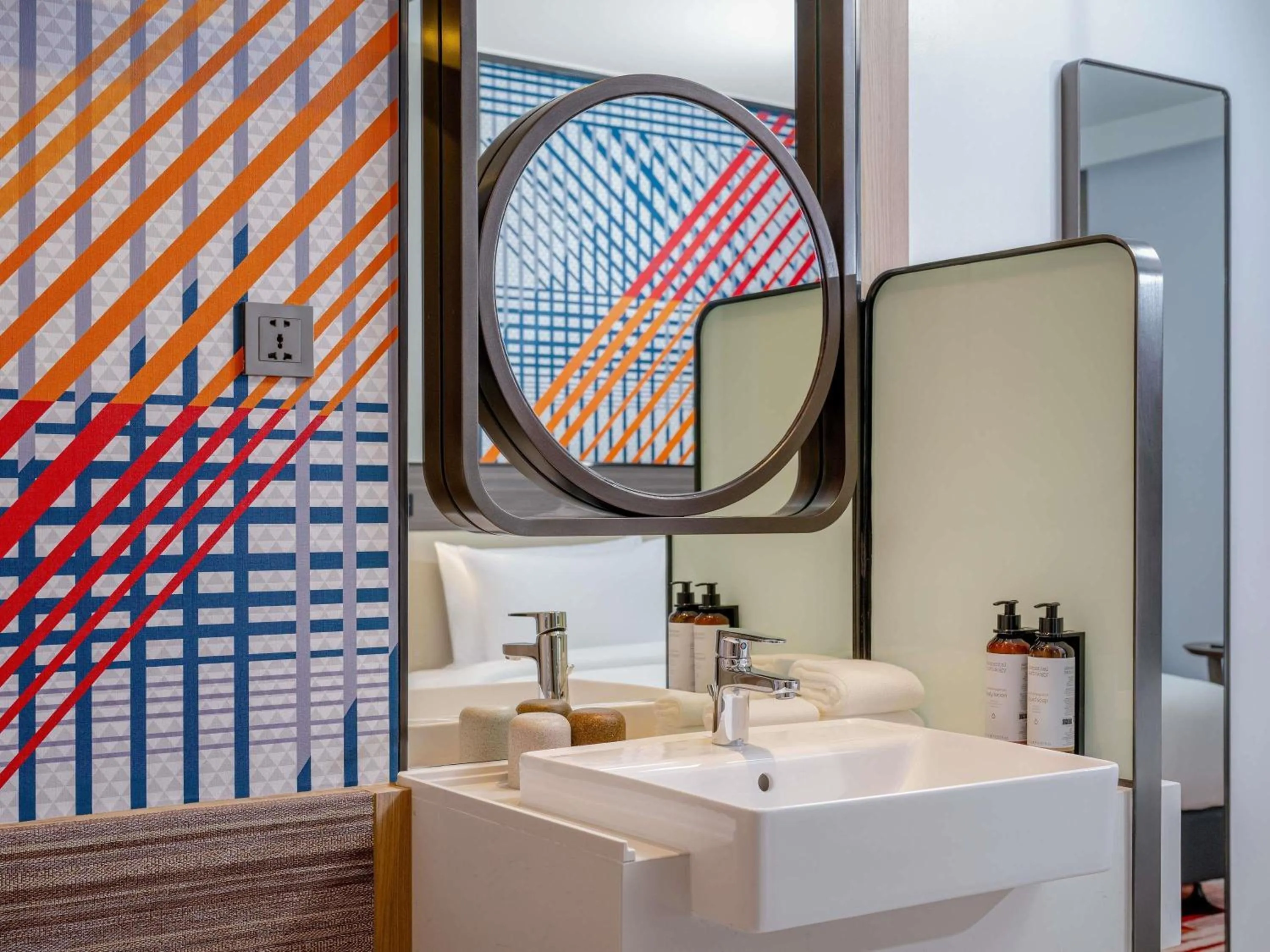 Bedroom in Mercure Bangkok Surawong